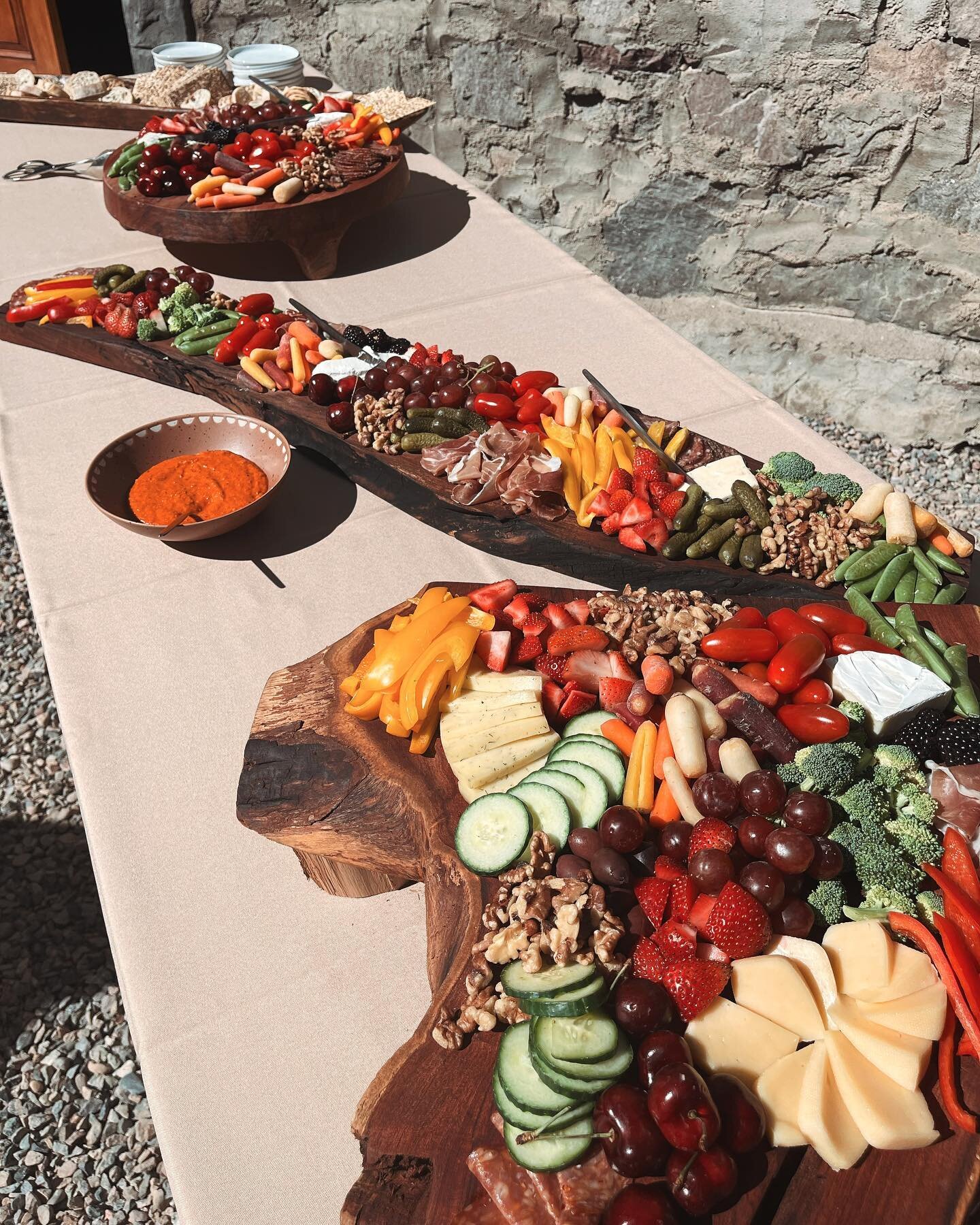 POV: we create a grazing table for cocktail hour at your wedding 🧀 🍇 

#charcuterie #grazingboard #cheeseboard #grazingtable #charcuterieboard #wineandcheese #graze #charcuterieboards #charcuterieplatter #charcuterietable