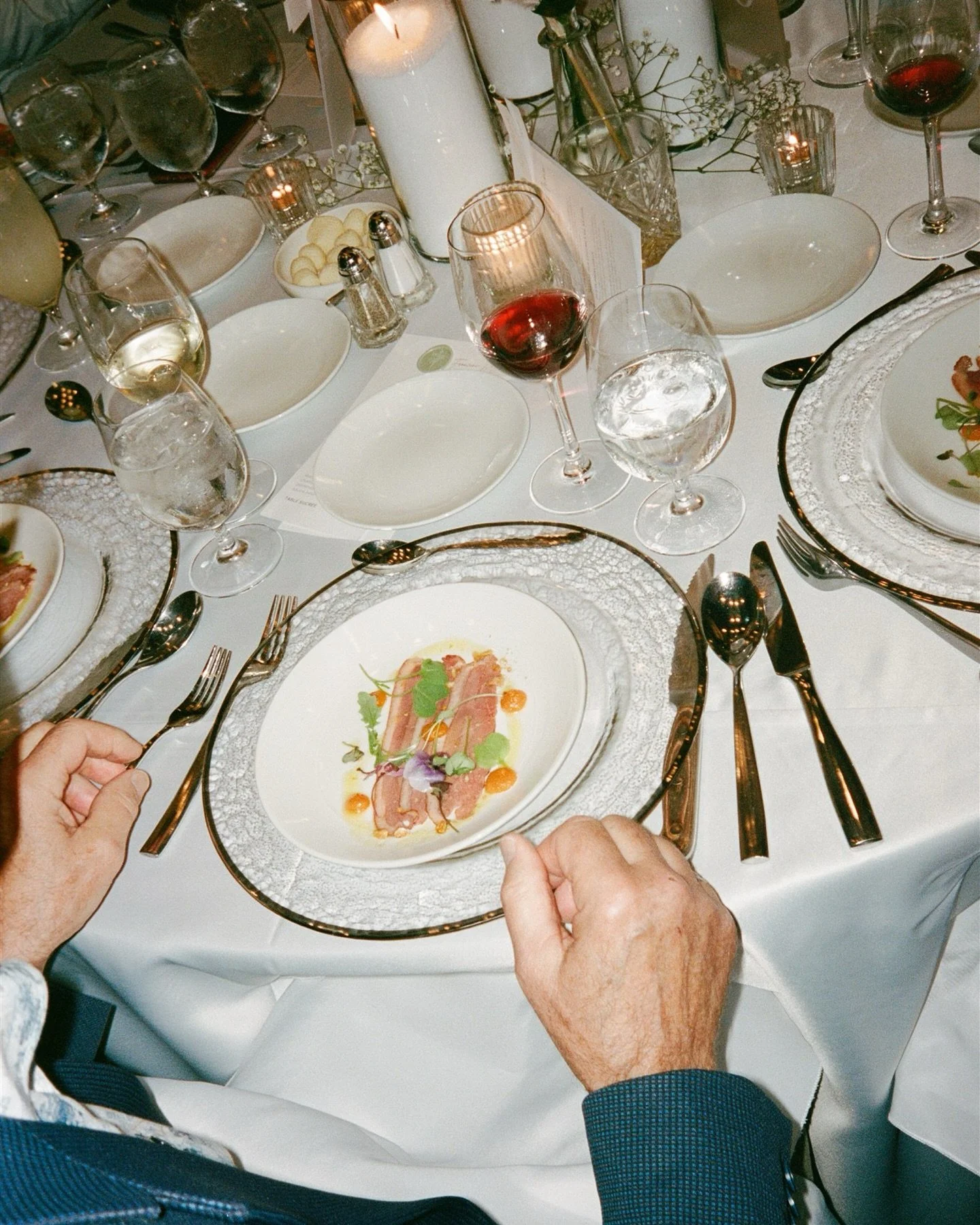 🎞️ V+L

Mari&eacute;s: @verodrouin_ &amp; @ludovicpetit
Photographe: @vincentlabontephoto
Second photographe: @kar_bil
Venue: @resort_entourage
Robe: @sarahalouachebridal
Habit: @surmesur
Fleurs: @jardin_paradis
P&acirc;tisserie: @lafleur_sucree
Des