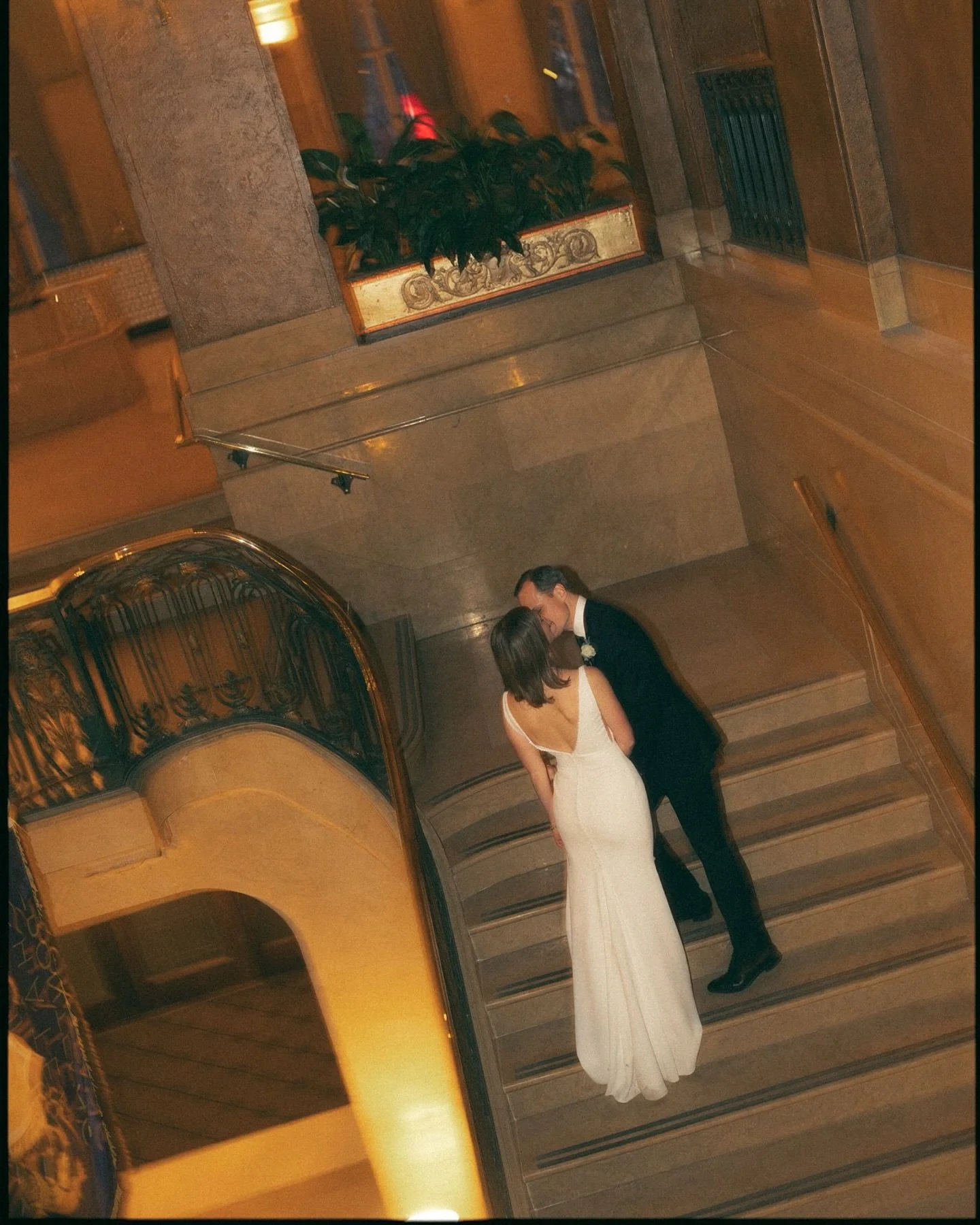 Apr&egrave;s des ann&eacute;es &agrave; explorer, exp&eacute;rimenter et affiner ma vision, je sens que j&rsquo;ai enfin trouv&eacute; mon style.
Celui qui me ressemble, qui me fait vibrer, qui me ram&egrave;ne au c&oelig;ur de ce que j&rsquo;aime le