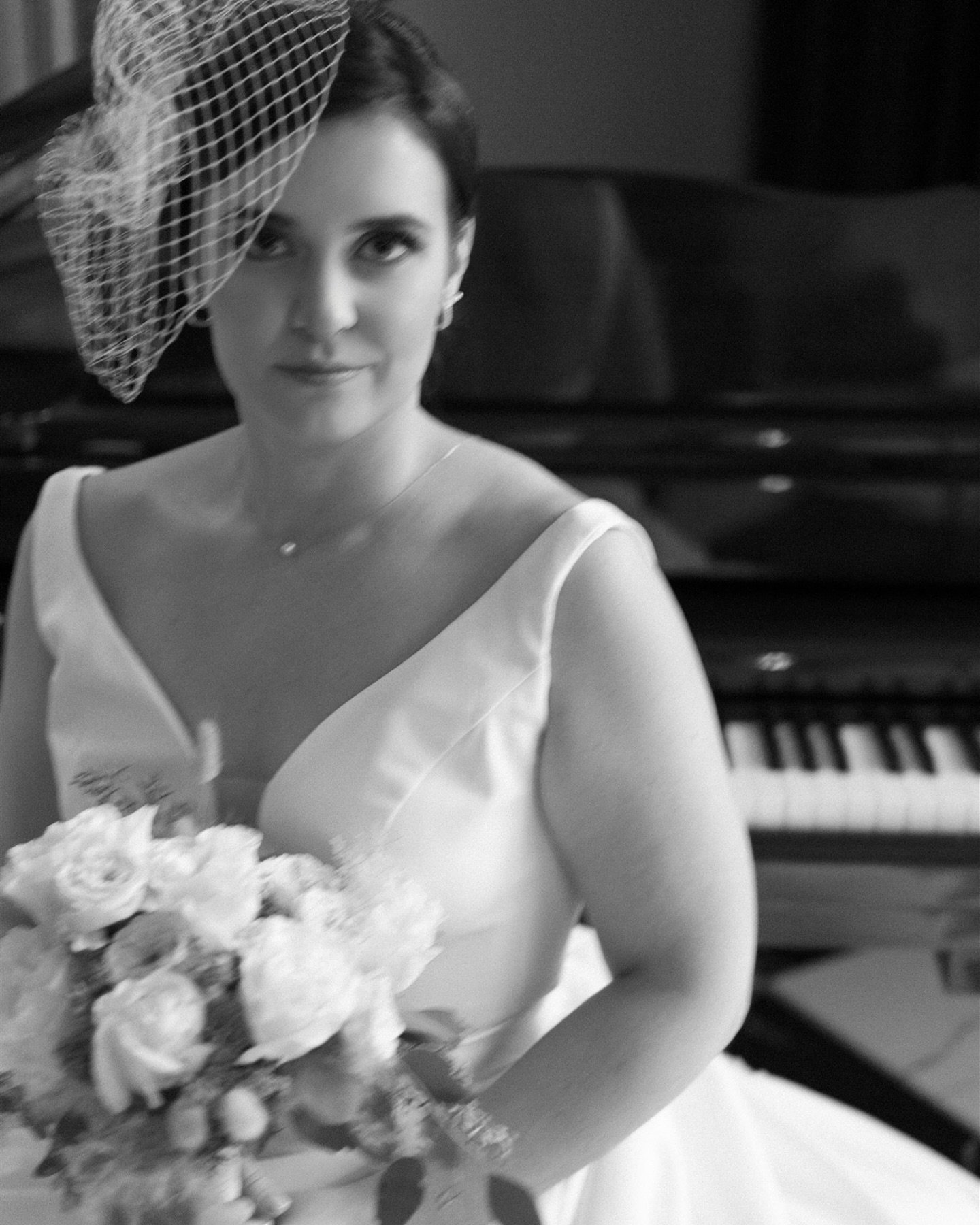 Une journ&eacute;e tiss&eacute;e de textures riches, de regards pleins de sens et de gestes tendres.

Marie-Andr&eacute;e et S&eacute;bastien ont choisi de vivre leur mariage comme on savoure un grand film : avec lenteur, avec intensit&eacute;. De la