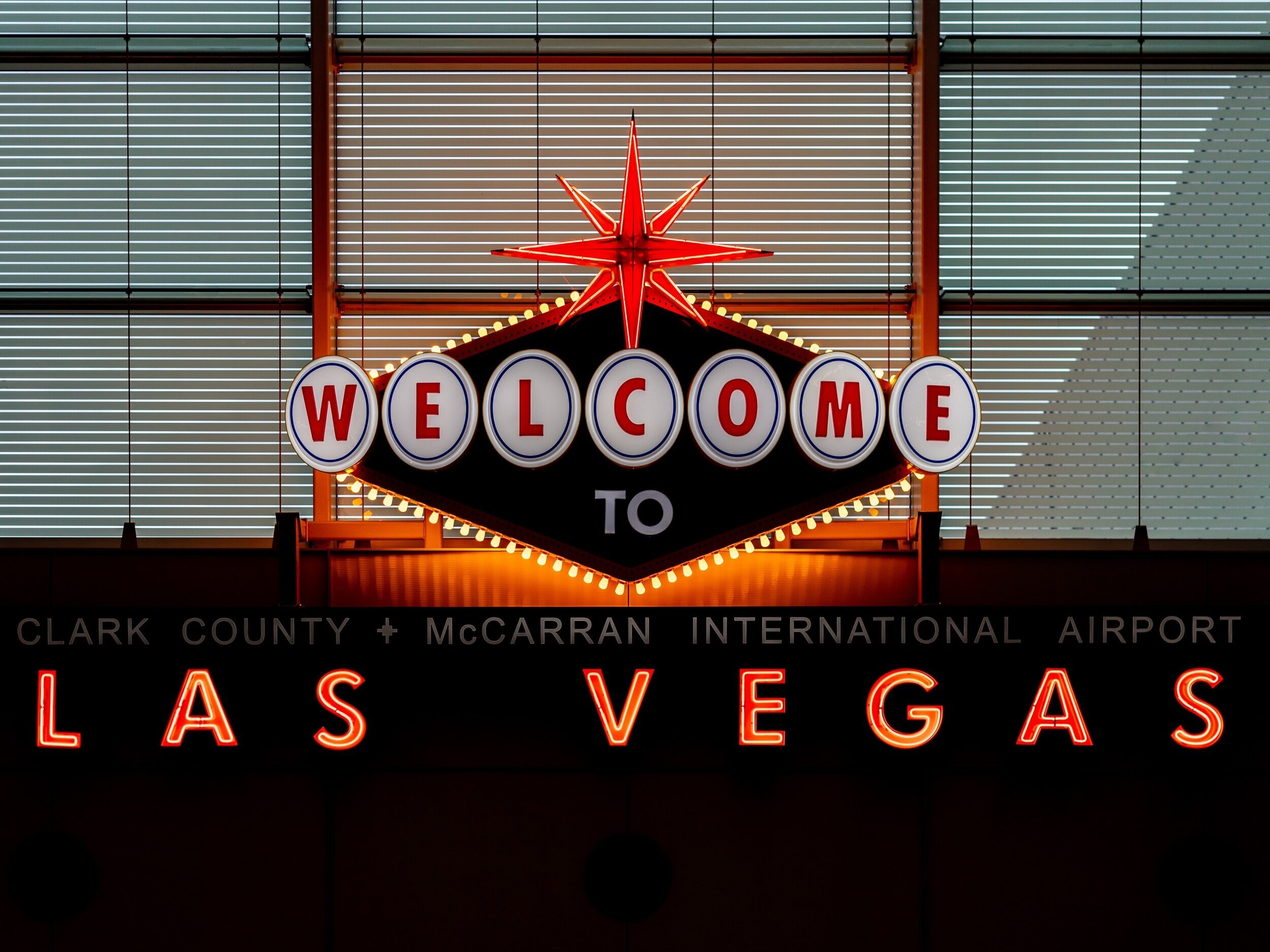 Vintage Las Vegas Four Queens Metal Casino Coasters Set Of 4 Mid Century 
