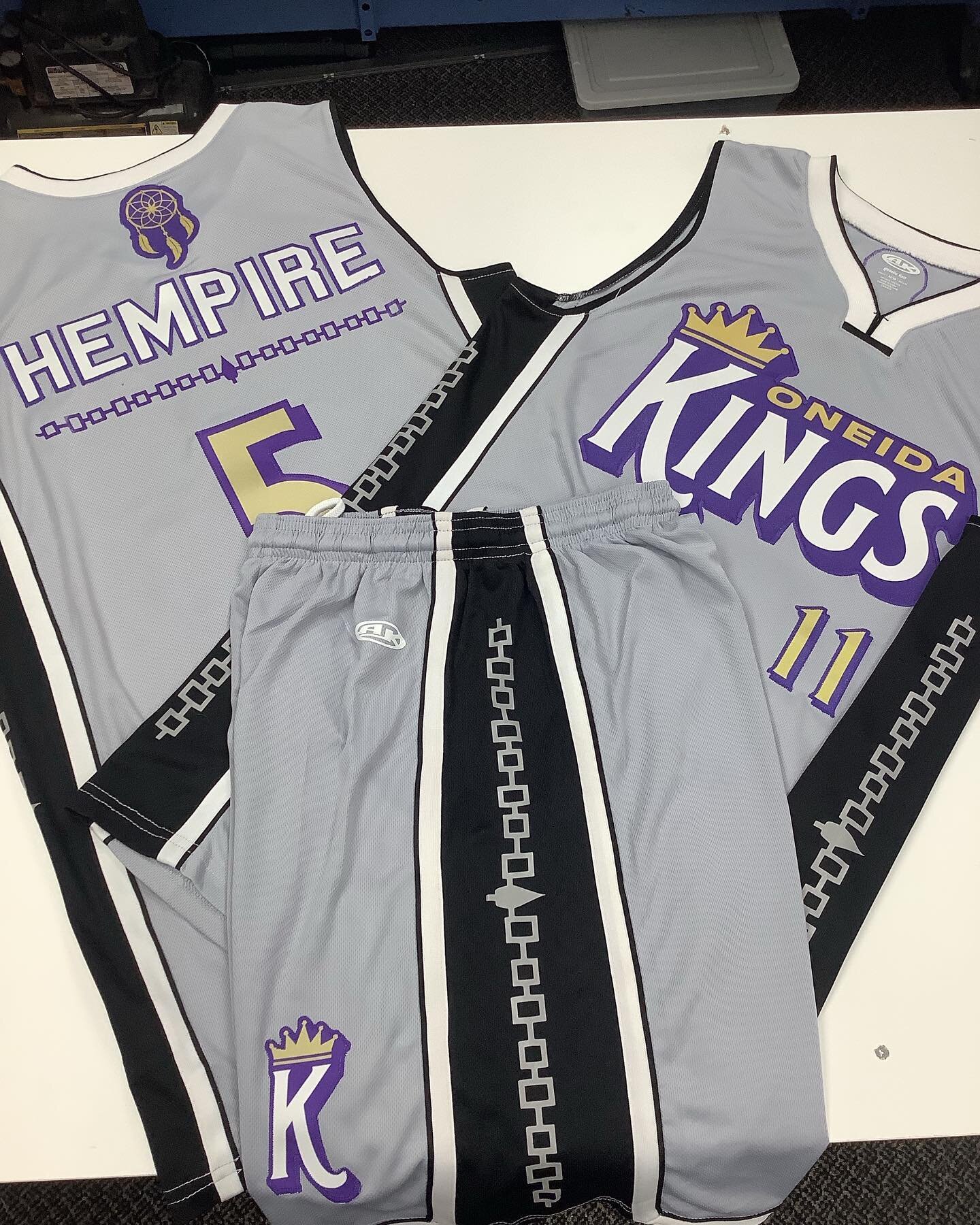 Nothing but net! Who&rsquo;s ready for March madness? Who you all rooting for? Let us know. Thought we show off some basketball uniforms with custom sublimated twill patches and graphics. All hand sewn Tina.
#custombasketball #basketballuniforms #mar