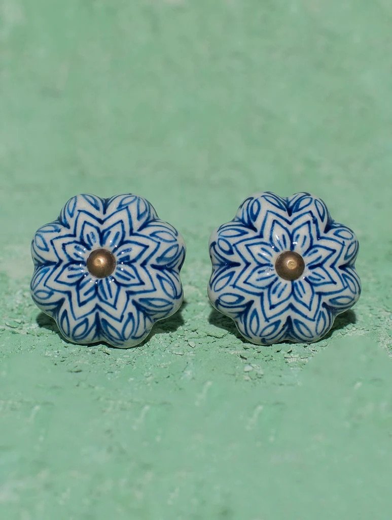 BluePotteryDoorKnobs-White_BlueStar_Setof2_-BPICH1A_1024x1024.jpeg
