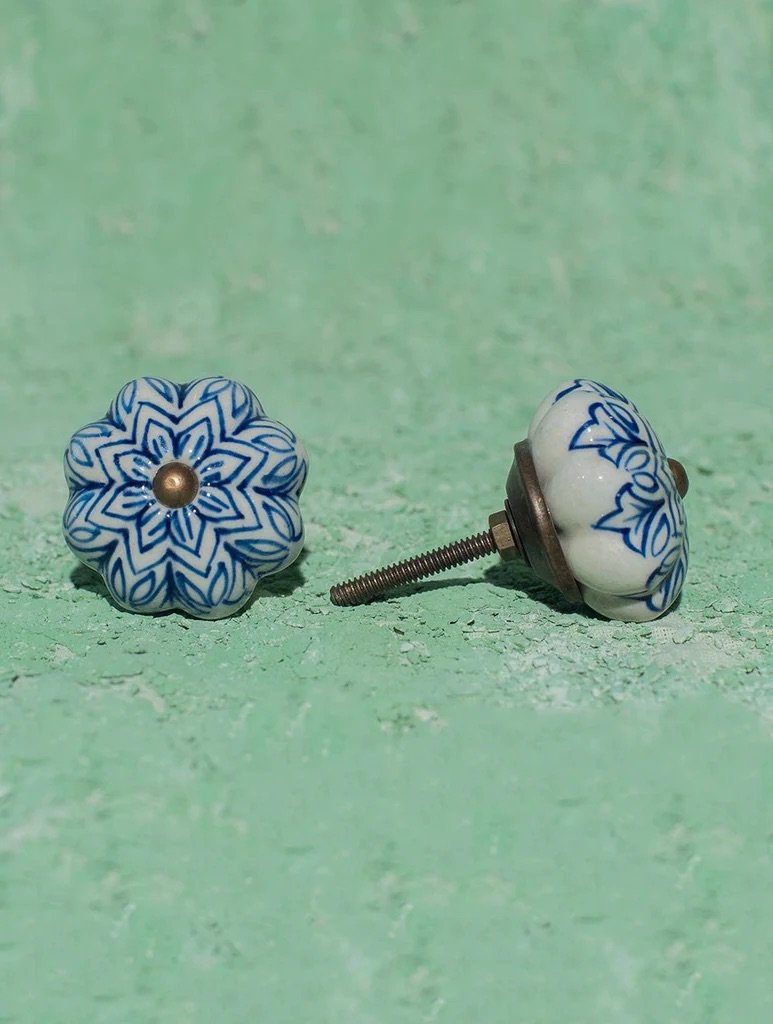 BluePotteryDoorKnobs-White_BlueStar_Setof2_-BPICH1A2_1024x1024.jpeg