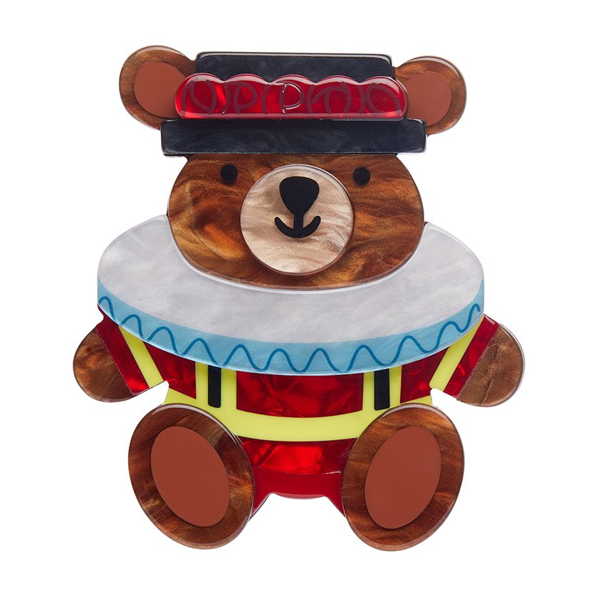 A charming Teddy Yeoman brooch featuring a layered red, gold, and brown resin design in an iconic Beefeater uniform, perfect for fans of British history.