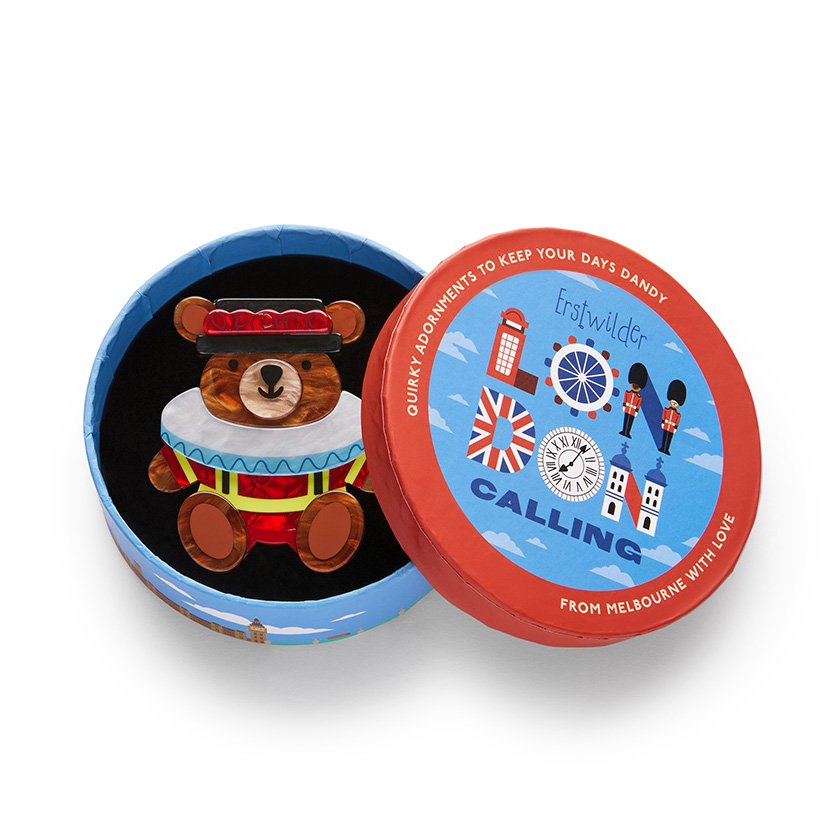 A charming Teddy Yeoman brooch featuring a layered red, gold, and brown resin design in an iconic Beefeater uniform, perfect for fans of British history.