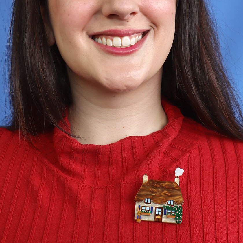 Country Cottage Brooch featuring a textured thatched roof, floral garden details, and cozy English cottage vibes – a handmade accessory perfect for countryside enthusiasts and Erstwilder collectors.