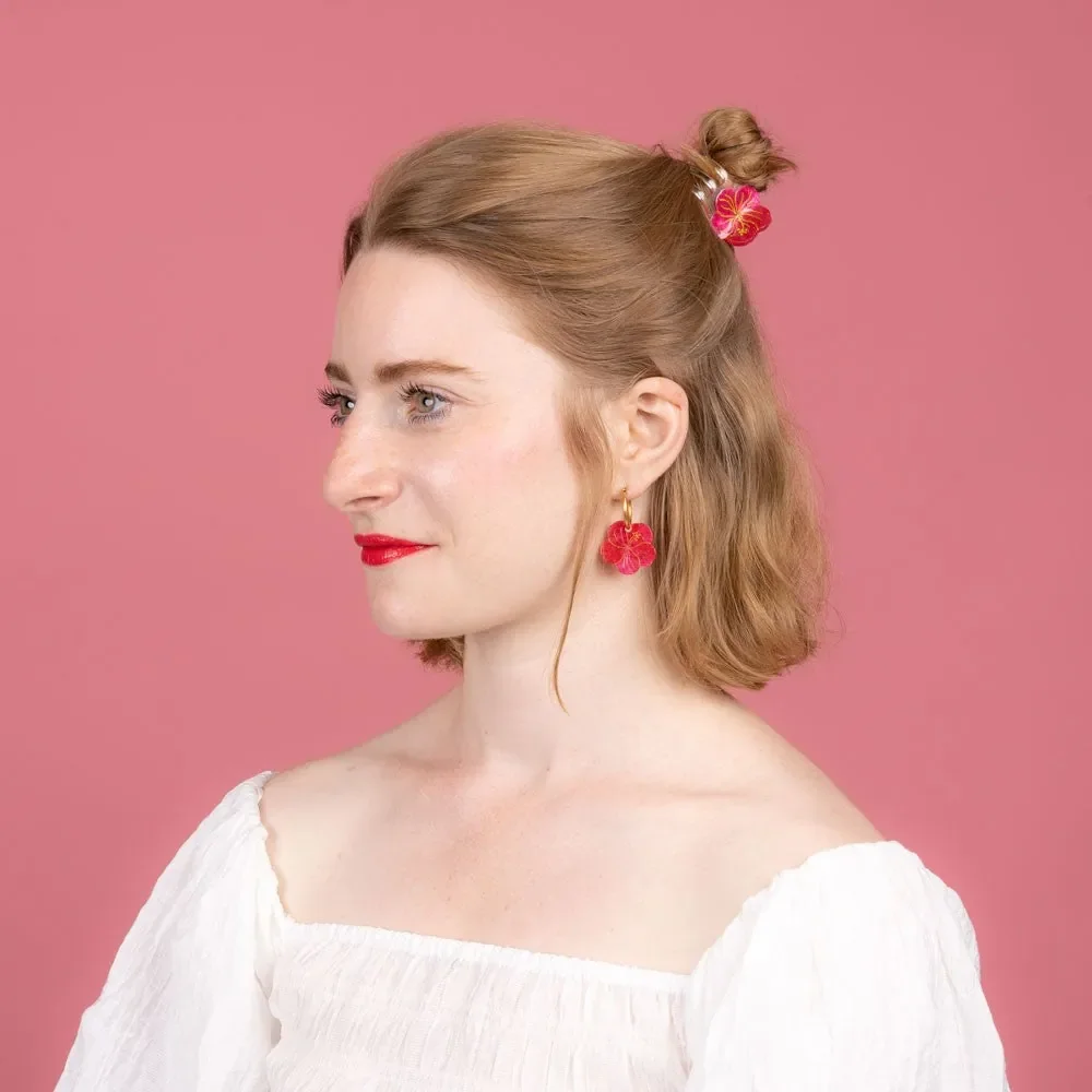 Coucou Suzette Mini Hibiscus Hair Claw in acrylic, a cheerful French flower hair accessory curated by Goosebump.