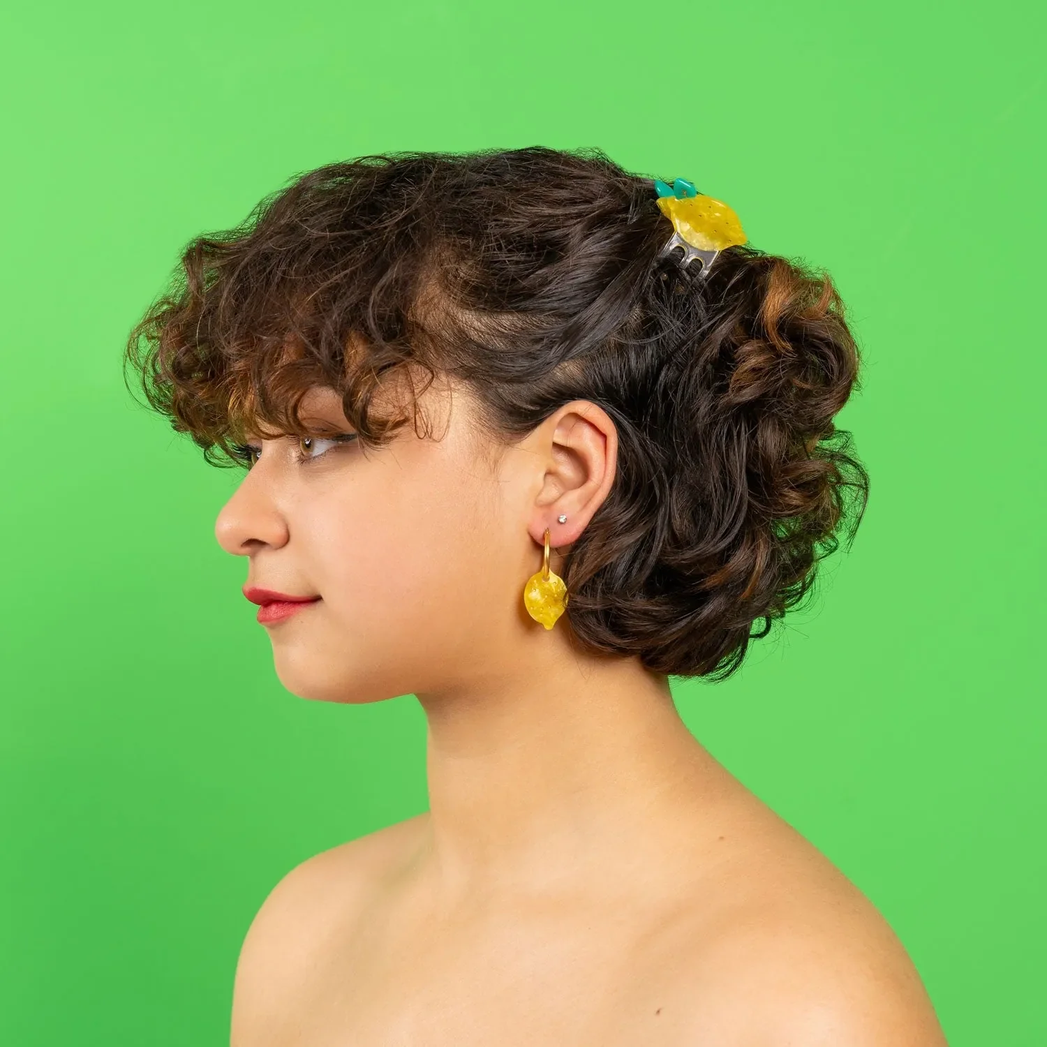 Discover Coucou Suzette Mini Lemon Hair Claw, a cheerful French fruit-inspired hair accessory in glossy cellulose acetate. A sweet little gift, curated by Goosebump in Hong Kong.