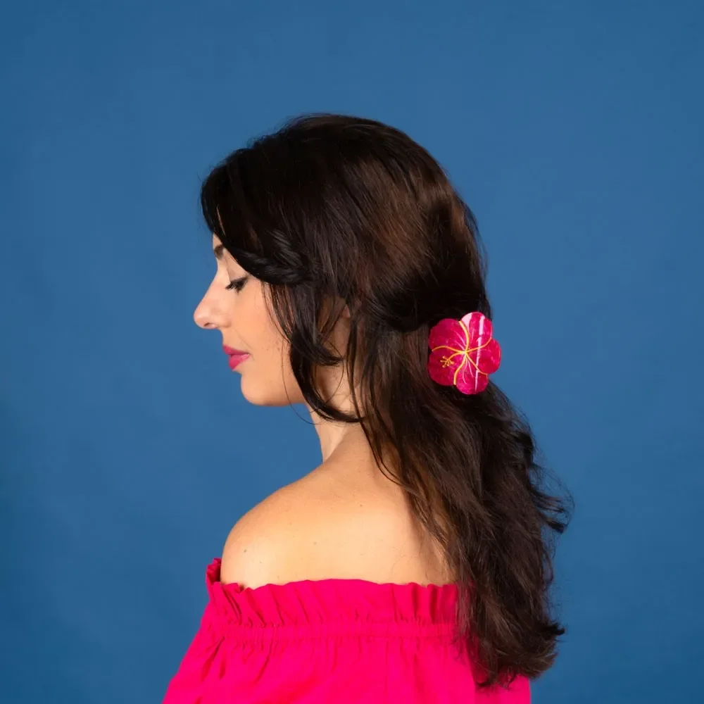Coucou Suzette Hibiscus Hair Claw in glossy cellulose acetate, a colourful French flower hair accessory curated by Goosebump.