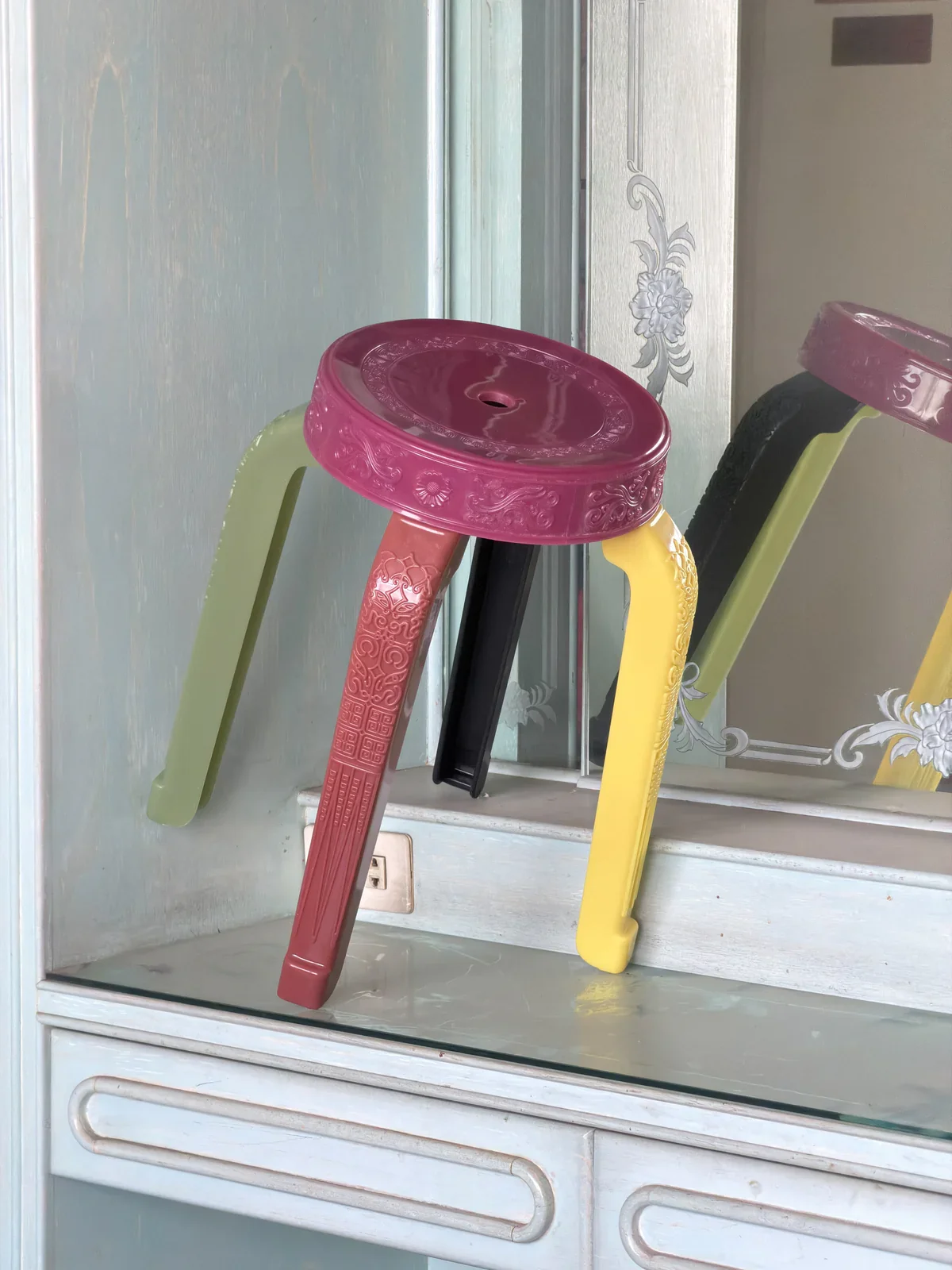 Rumba Bor Look Choop 147 stool in recycled polypropylene with marble-like colour variation