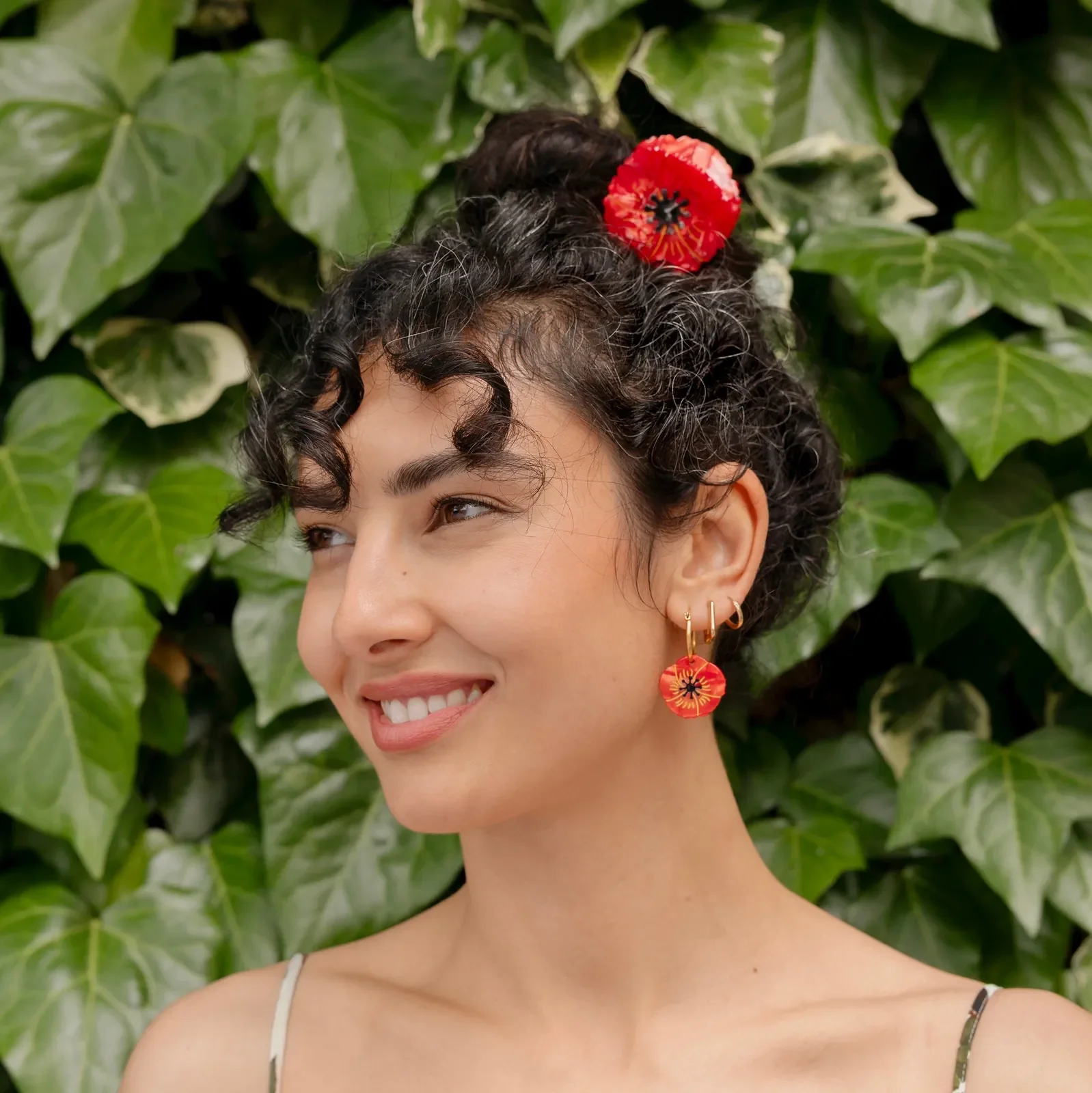 Coucou Suzette Poppy Hair Claw in glossy cellulose acetate, a vivid French flower hair accessory curated by Goosebump.
