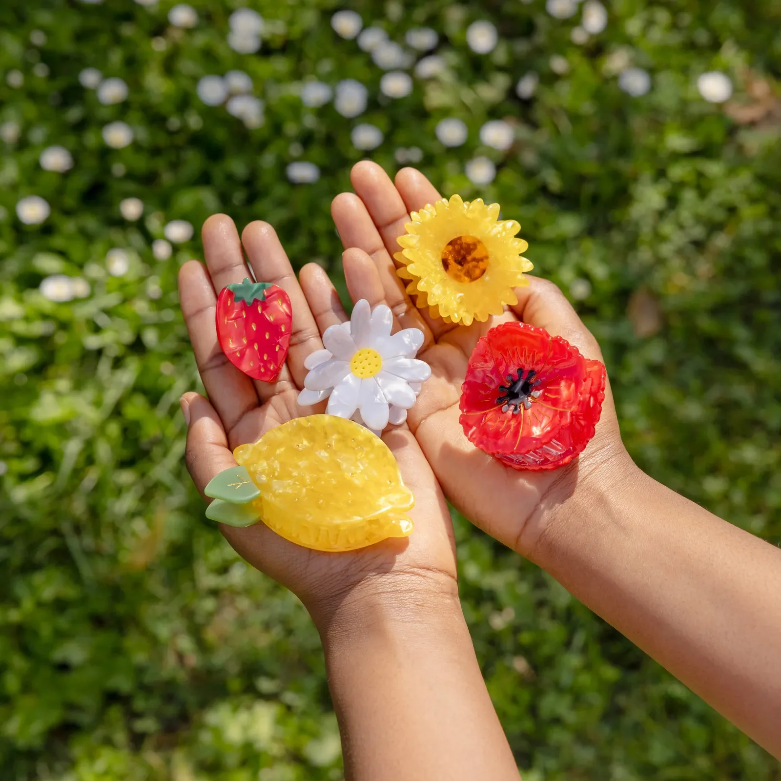Coucou Suzette Sunflower Hair Claw in glossy cellulose acetate, a bright French flower hair accessory curated by Goosebump.
