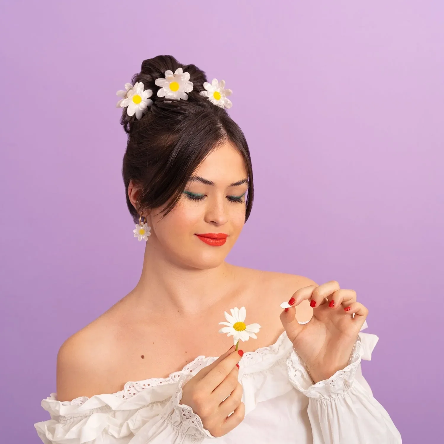 Coucou Suzette Daisy Hair Claw in glossy cellulose acetate, a sweet French flower hair accessory curated by Goosebump.