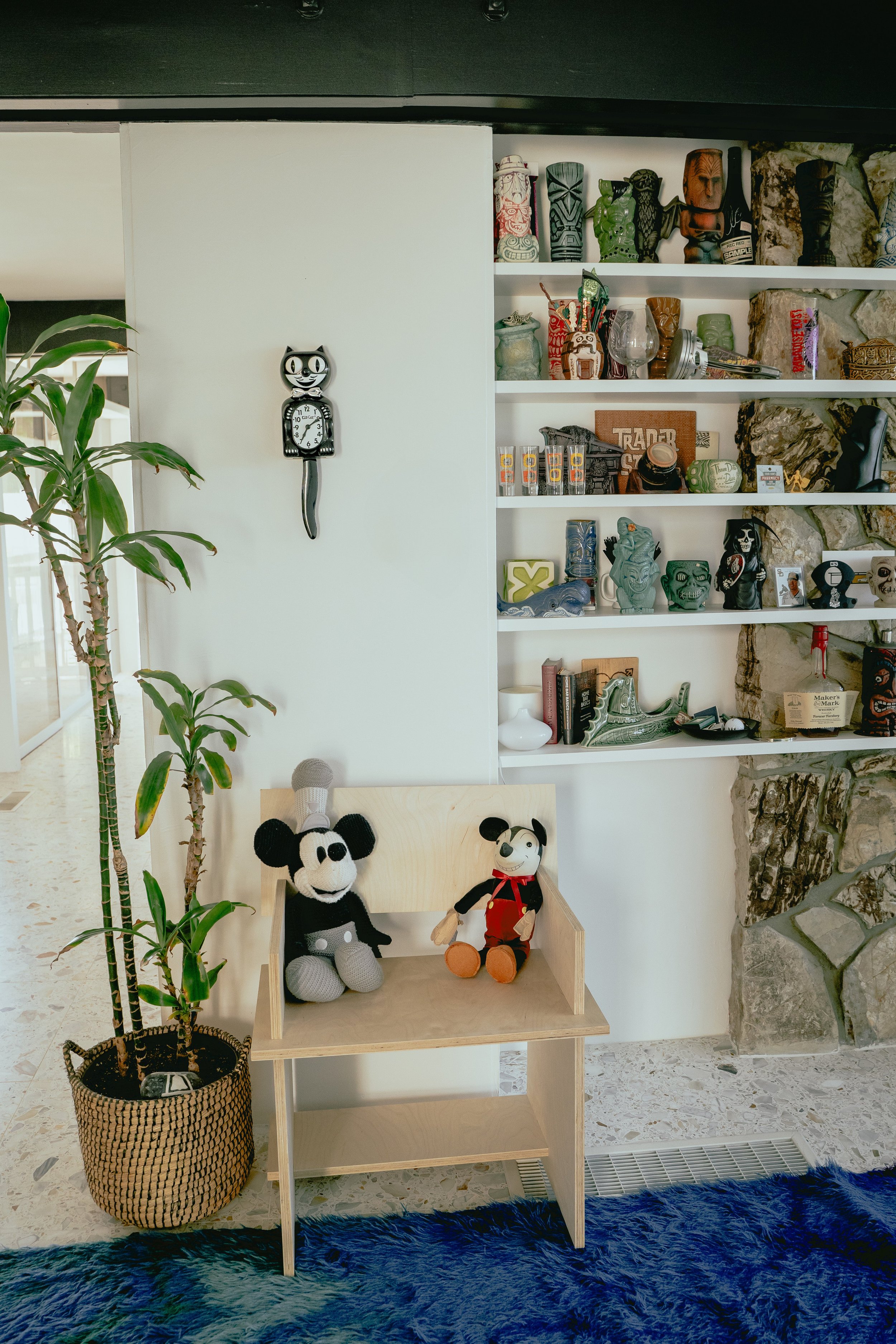 Tuxedo Kit-Cat Klock with black body, ivory belly, chrome bow tie, moving eyes and wagging tail, available at Goosebump Hong Kong.