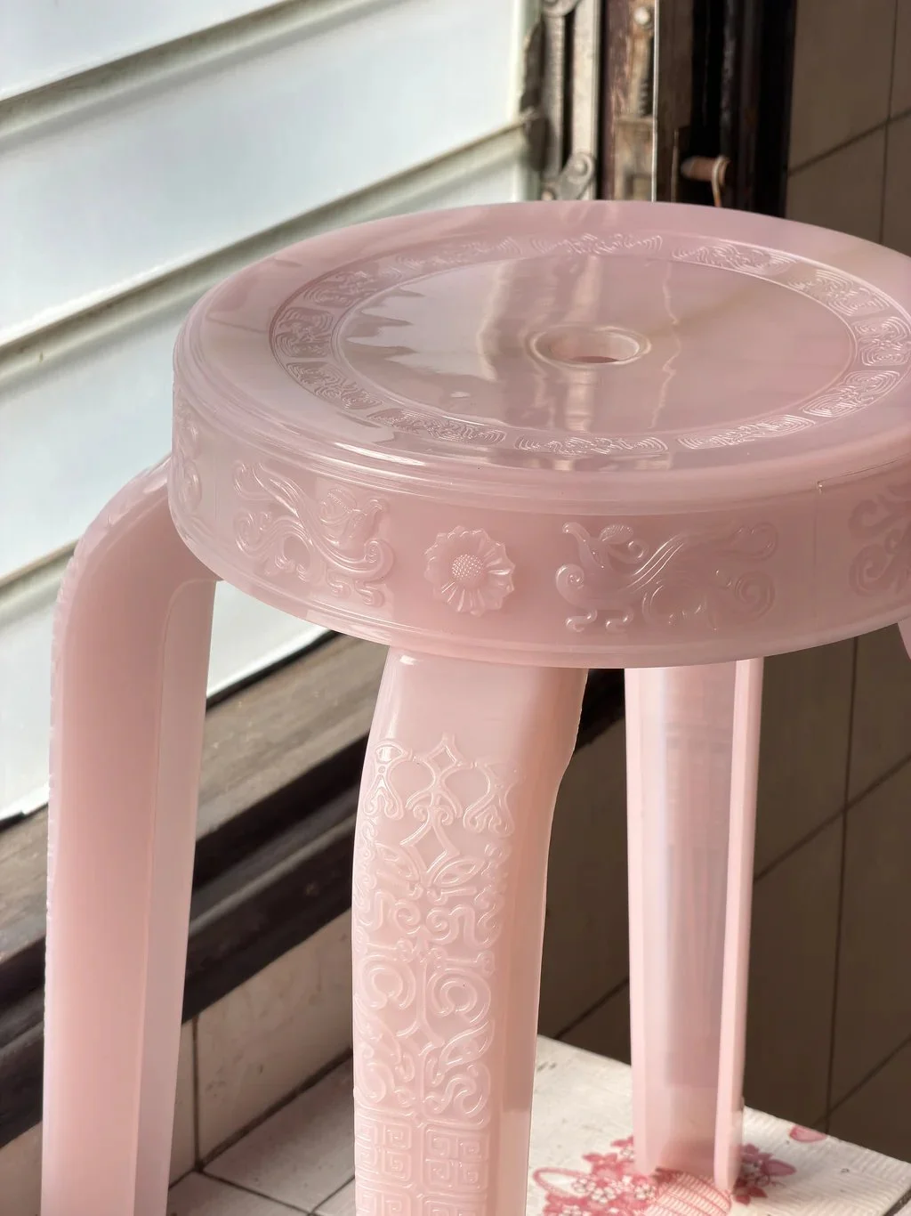 RUMBA BOR Ootai pink marble woven stool inspired by Thai Uthaitip pigment, suitable for small Hong Kong apartments.