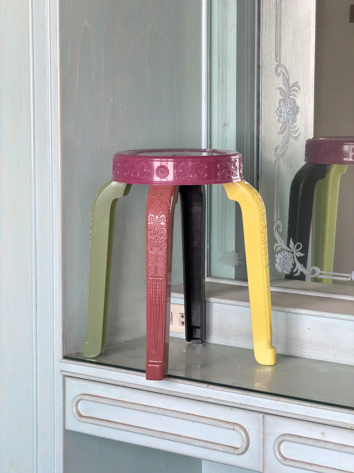 Rumba Bor Look Choop 147 stool in recycled polypropylene with marble-like colour variation