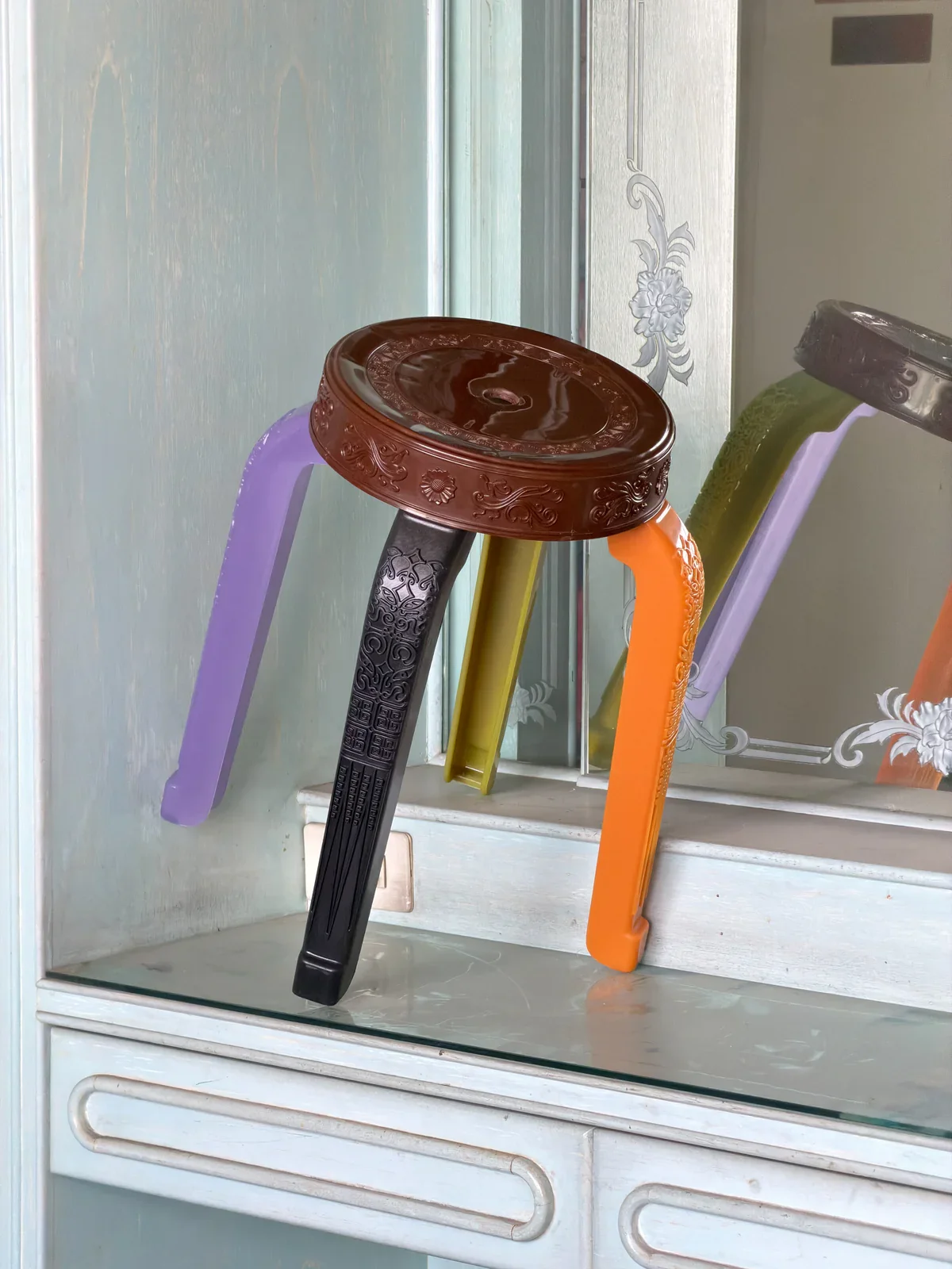 Rumba Bor Look Choop 142 stool in recycled polypropylene with marble-like colour variation