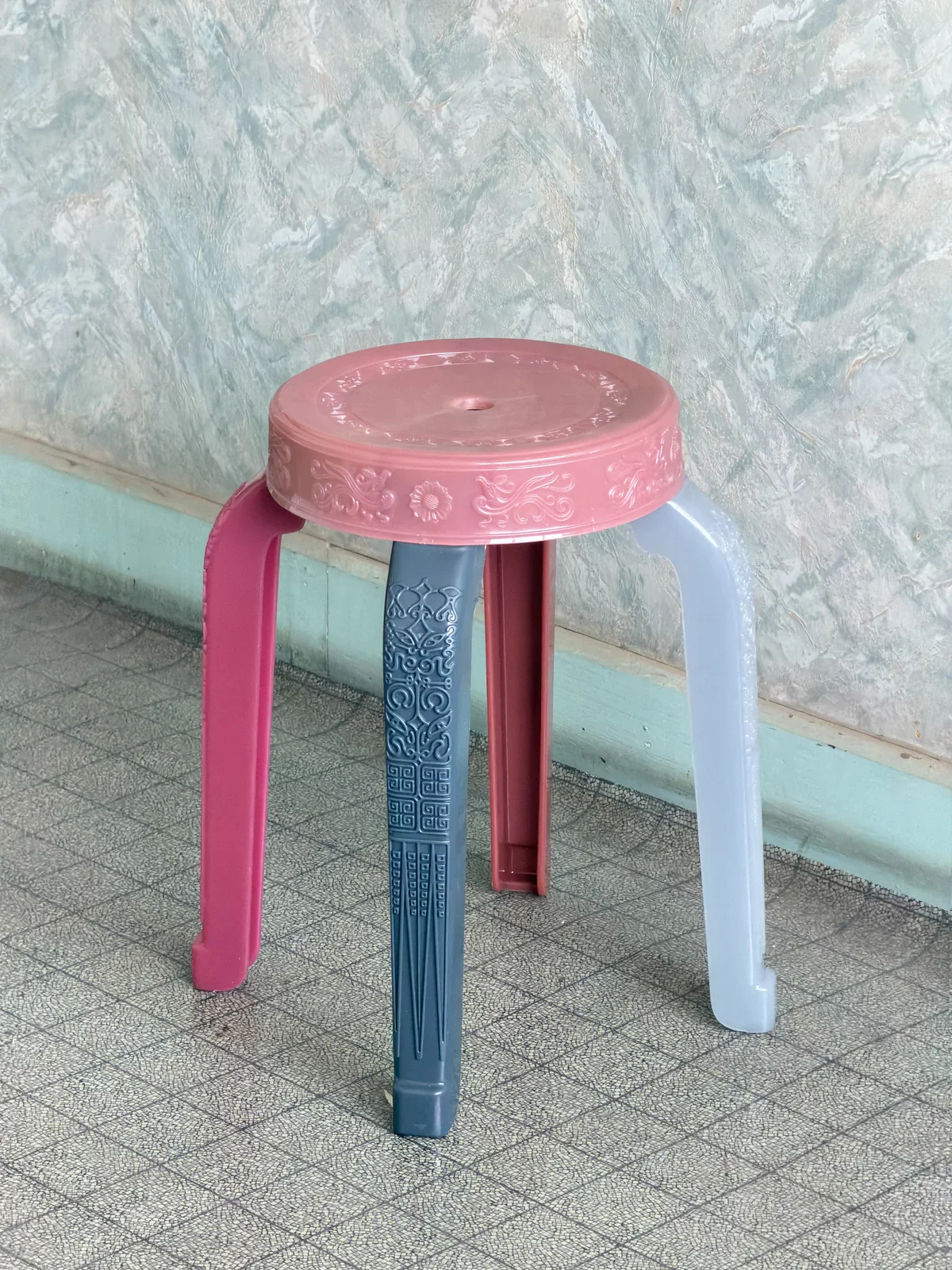 Rumba Bor Look Choop 129 stool in recycled polypropylene with marble-like colour variation