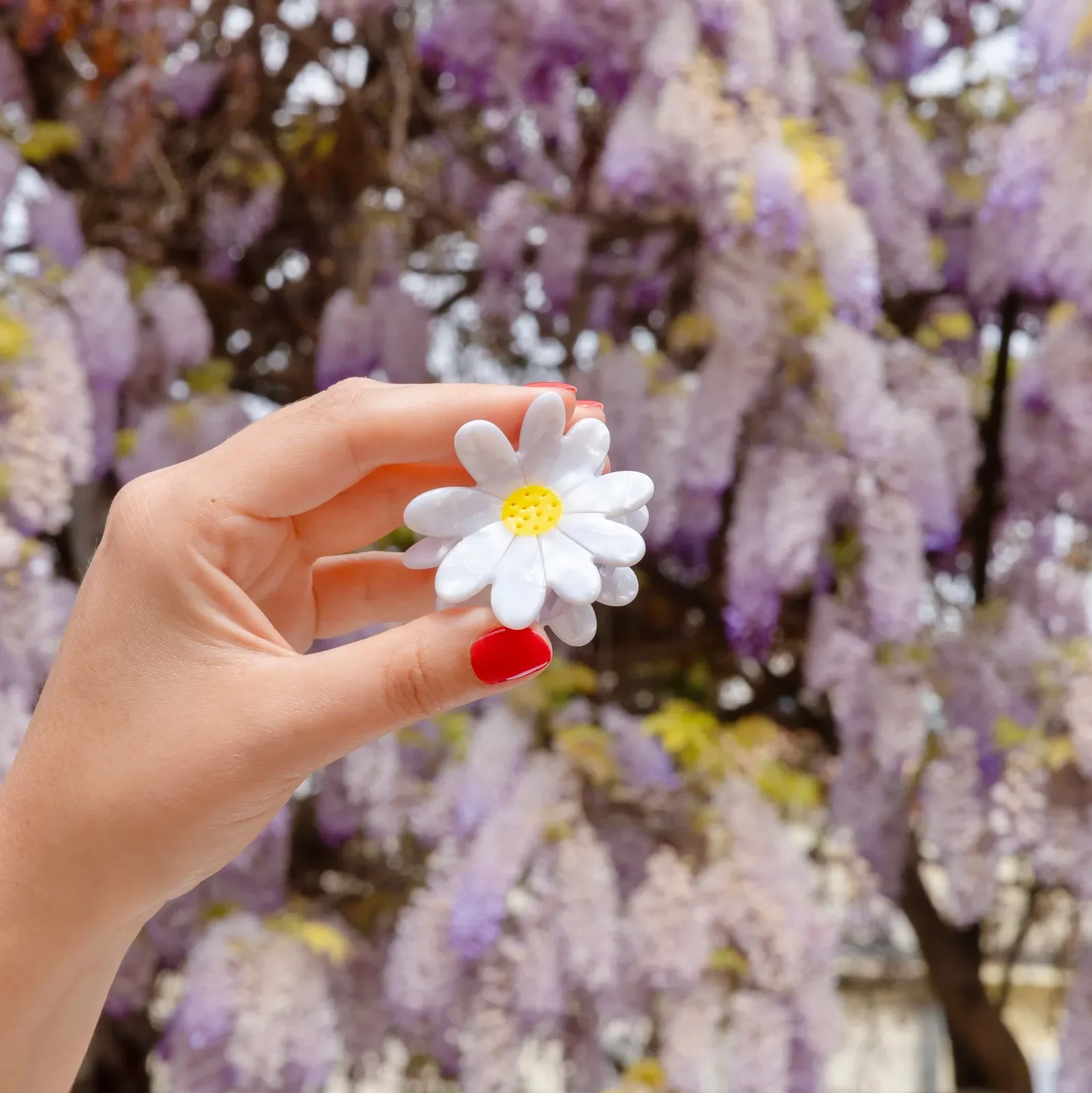 Coucou Suzette Daisy Hair Claw in glossy cellulose acetate, a sweet French flower hair accessory curated by Goosebump.