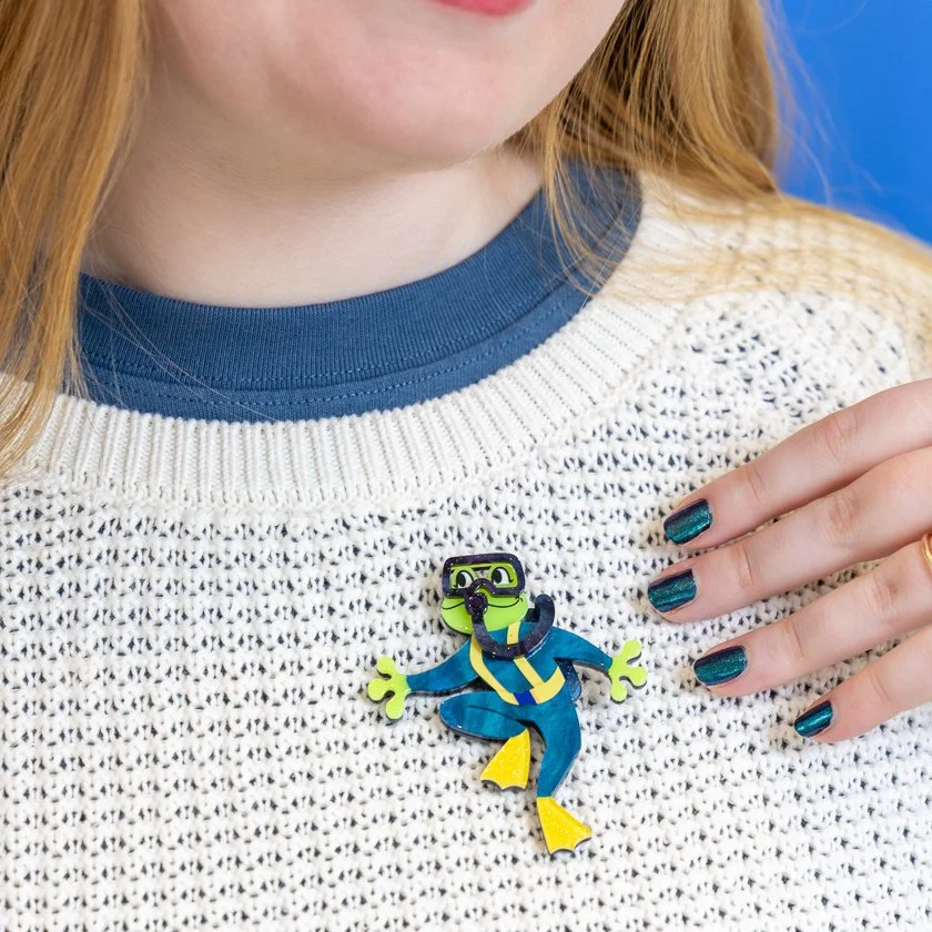 BHEK109 Slick Swimmer Brooch (1).JPG