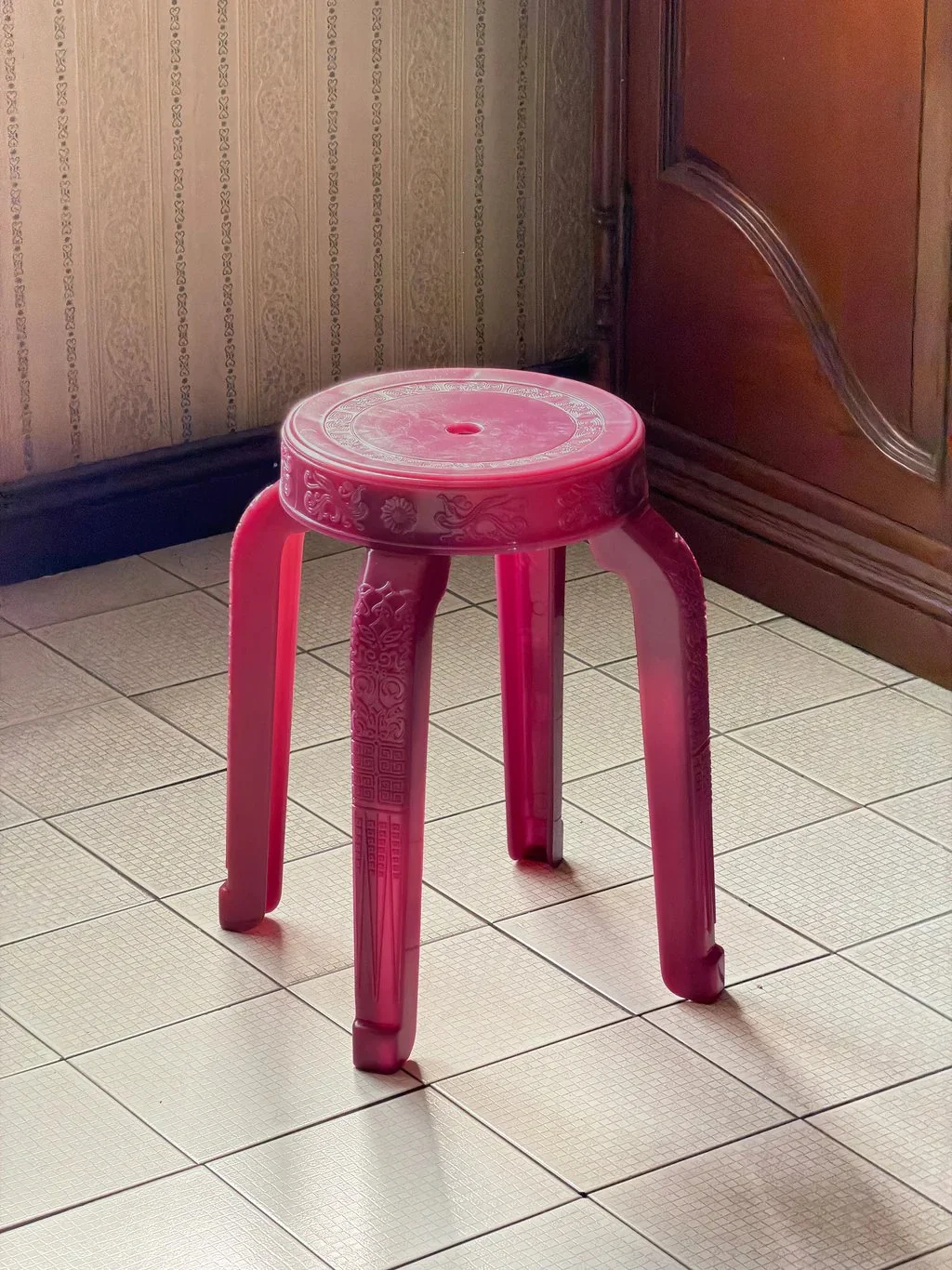 RUMBA BOR Chaba purple translucent woven stool made from recycled polypropylene for small Hong Kong homes.
