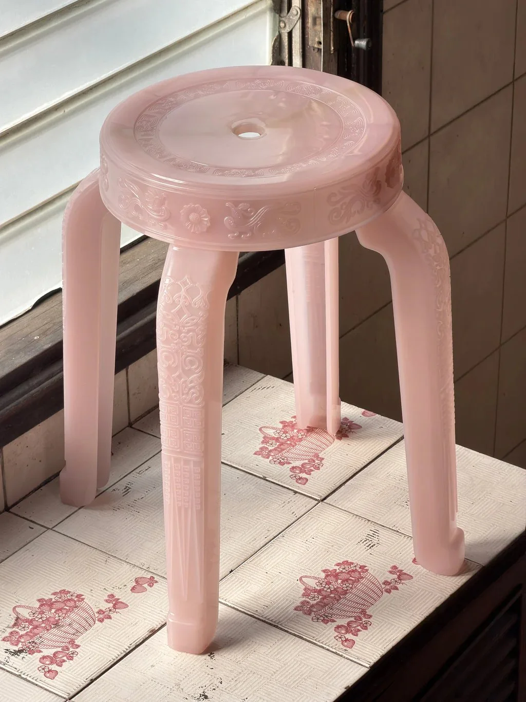 RUMBA BOR Ootai pink marble woven stool inspired by Thai Uthaitip pigment, suitable for small Hong Kong apartments.