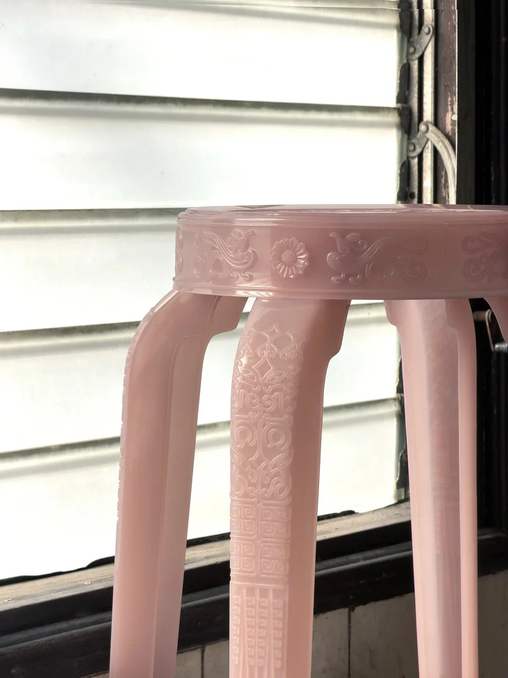 RUMBA BOR Ootai pink marble woven stool inspired by Thai Uthaitip pigment, suitable for small Hong Kong apartments.