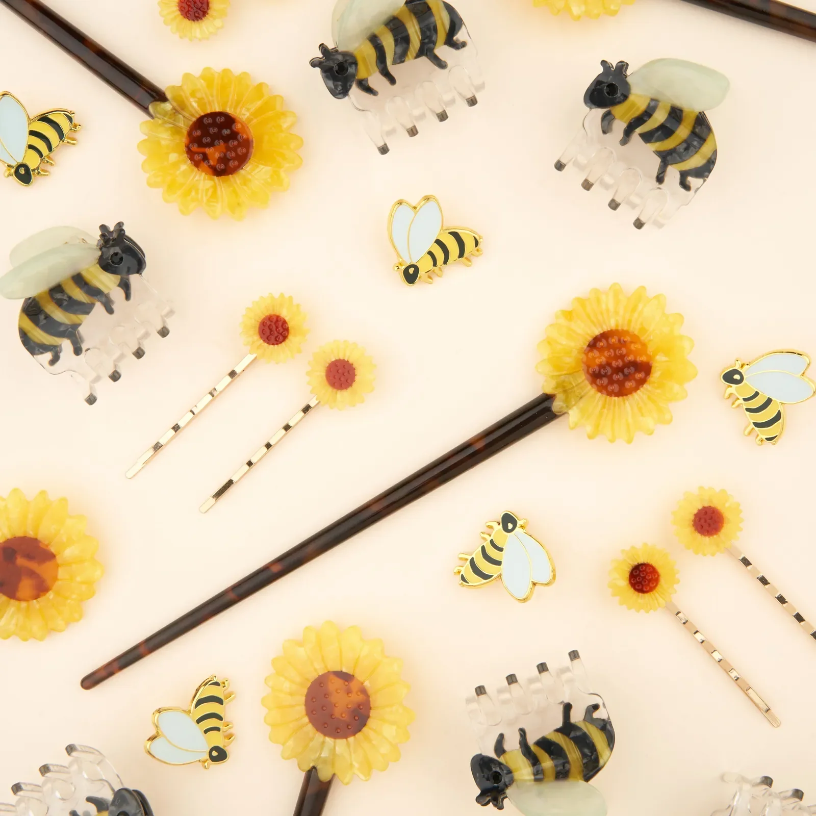 Discover Coucou Suzette Sunflower Hair Stick, a bright French flower hair accessory in glossy cellulose acetate. A thoughtful little gift for flower lovers, curated by Goosebump in Hong Kong.