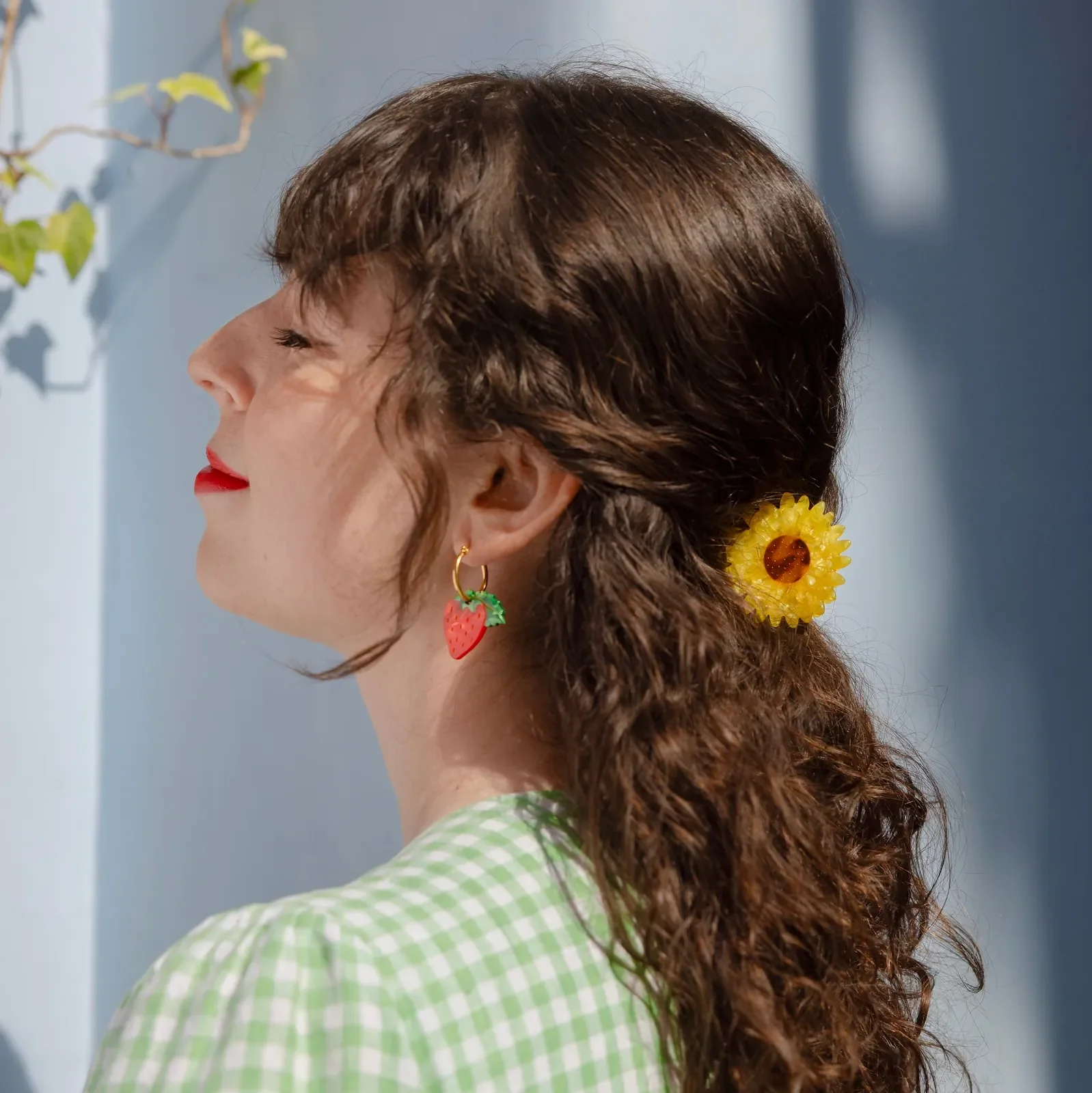Coucou Suzette Sunflower Hair Claw in glossy cellulose acetate, a bright French flower hair accessory curated by Goosebump.