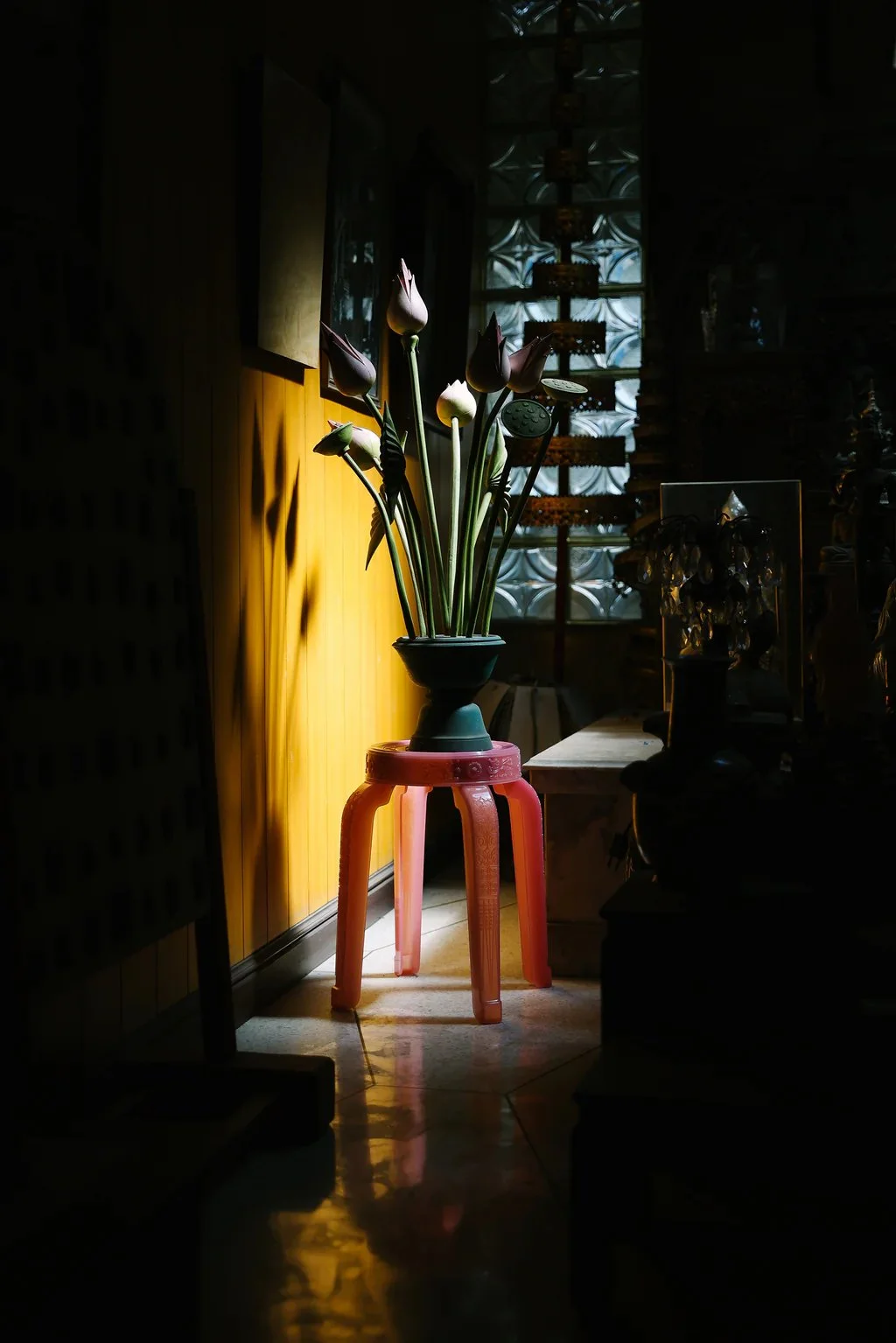 RUMBA BOR Gleabua marble pattern woven stool made from recycled polypropylene for small Hong Kong apartments.