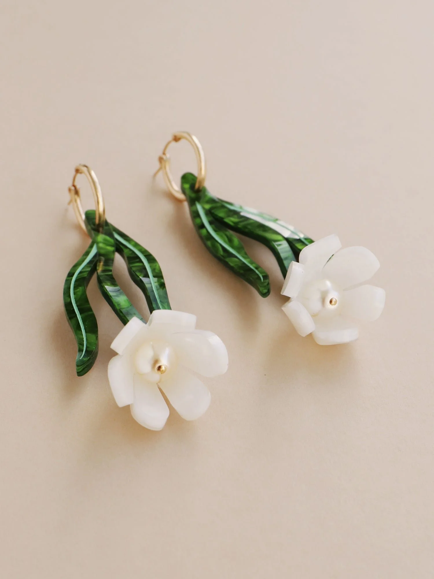 WOLF & MOON | 耳環 | 鬱金香造型粗環 - 白色