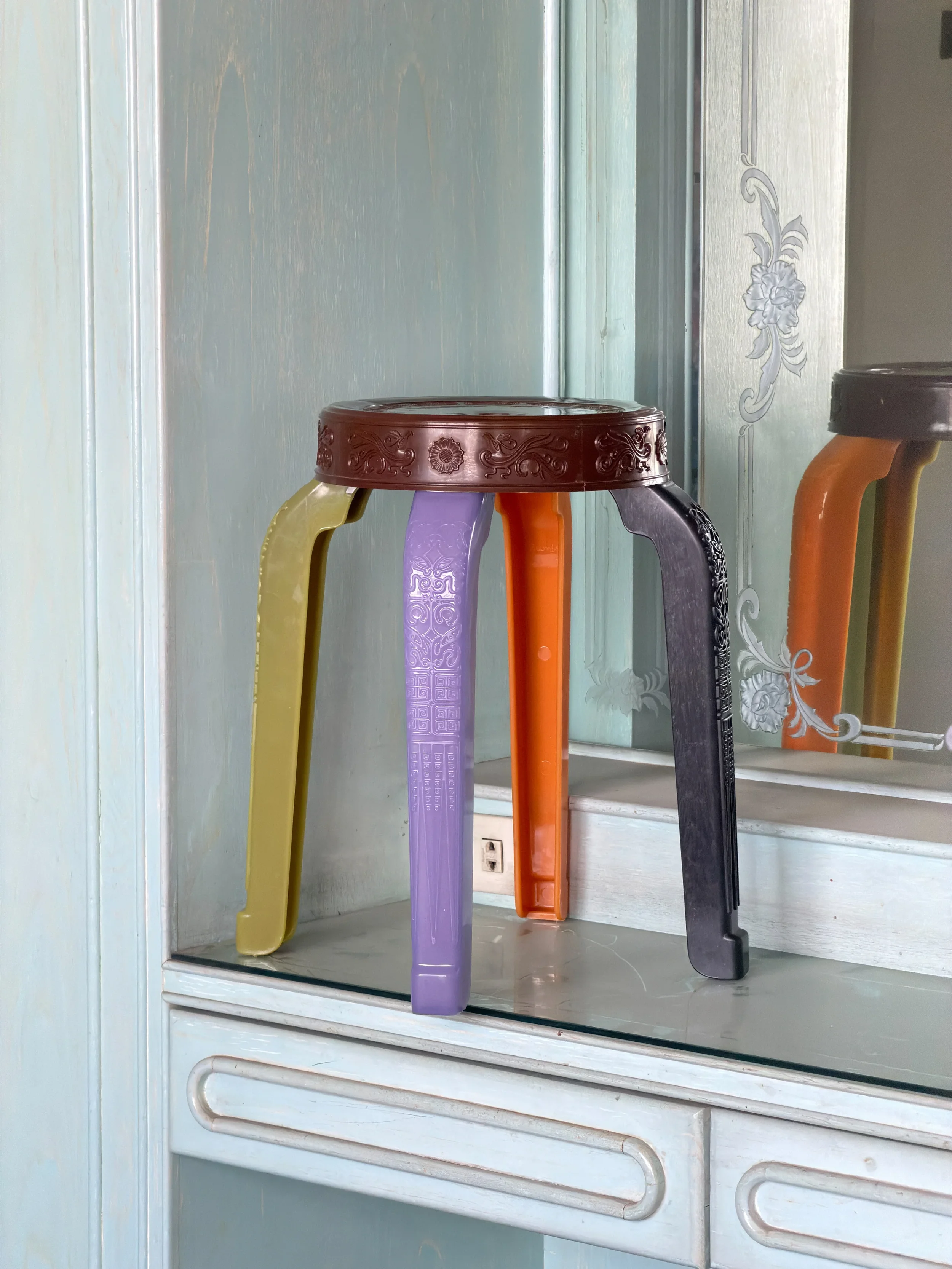 Rumba Bor Look Choop 142 stool in recycled polypropylene with marble-like colour variation