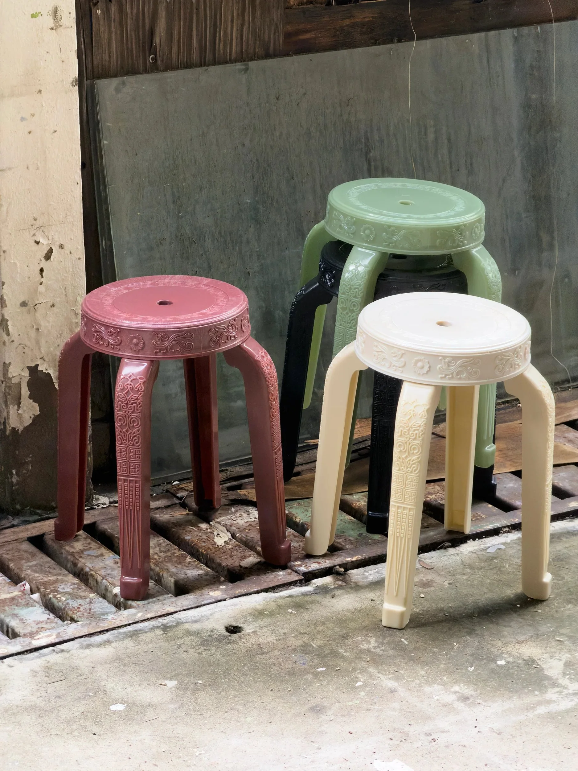 RUMBA BOR Baitoey woven stool for small Hong Kong apartments, lightweight recycled polypropylene furniture available at Goosebump.