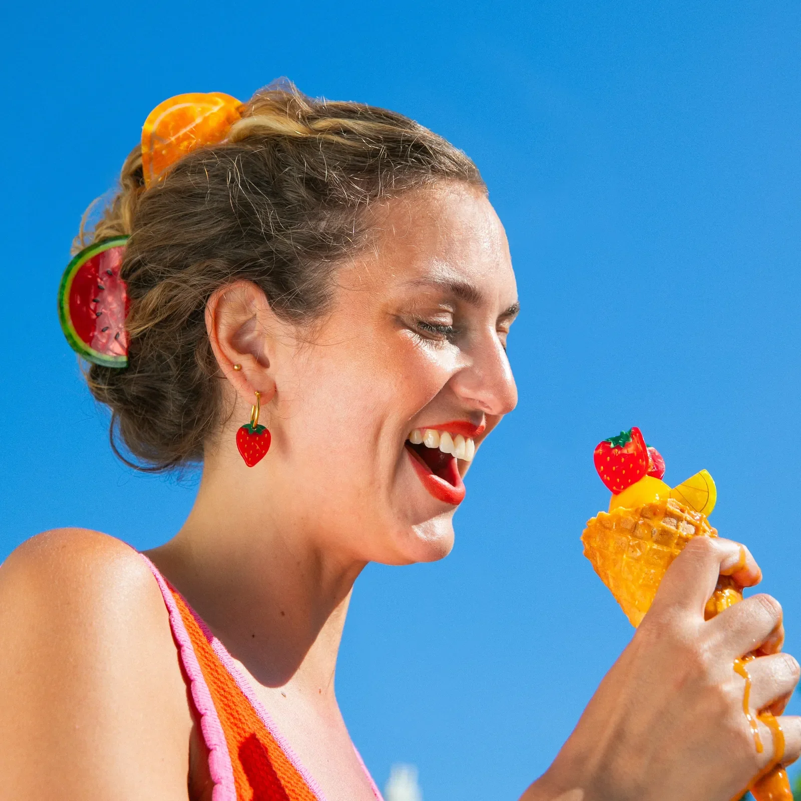 Discover Coucou Suzette Orange Hair Claw, a cheerful French fruit-inspired hair accessory in glossy cellulose acetate. A playful little gift, curated by Goosebump in Hong Kong.