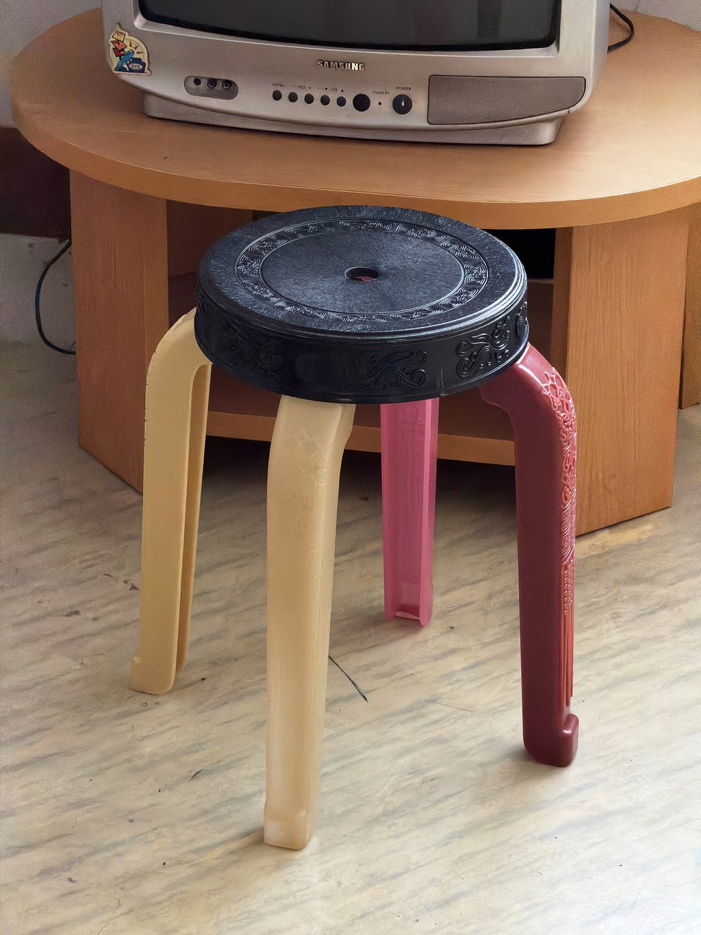 RUMBA BOR Look Choop 104 marble woven stool with Chinese-inspired detailing for small Hong Kong homes.