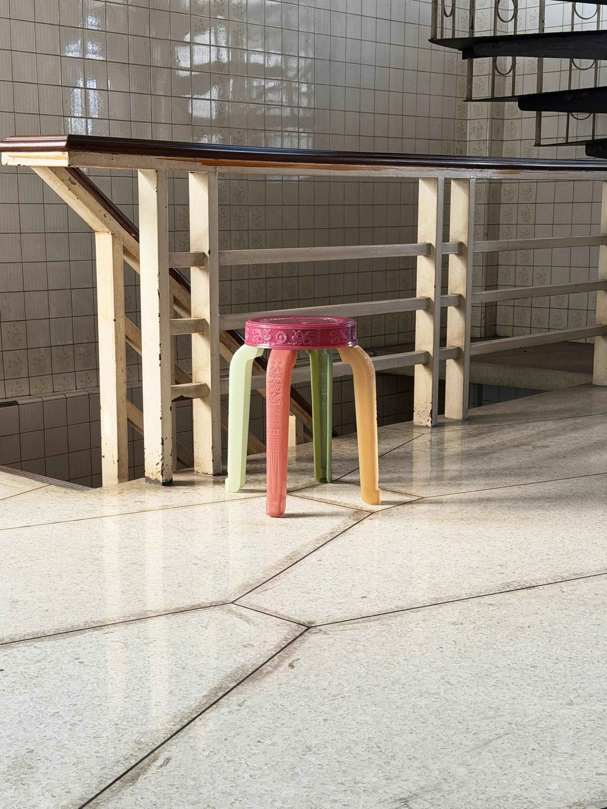 RUMBA BOR Look Choop 107 marble woven stool with Chinese-inspired detailing for small Hong Kong homes.