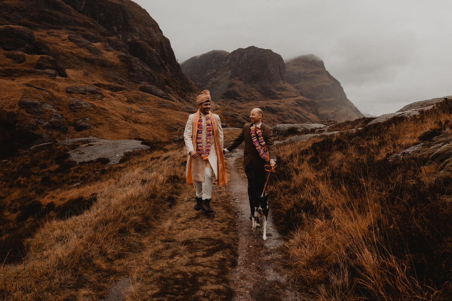 // You, Me, The Dog, The Mountains, The Rain...Together! //

A couple of weekends ago these two tied the knot in a misty, moody, rainy and spectacular Glencoe! 

Those colours, those mountains, those outfits, those looks of love in their eyes!
I've n