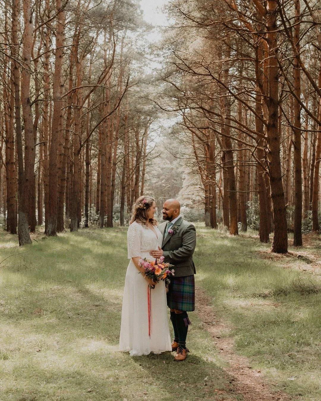 // Abby + Stuart //
Harvest Moon Weddings
——
Suppliers:
Couple: @abs_1988 & @stumufasa
Photographer: @adamlutophotography
Venue: @hmweddings
Celebrant: @kathryn.celebrant
Florist: @sunflowerandthebear
Caterer: @vinesfamilyco
Live