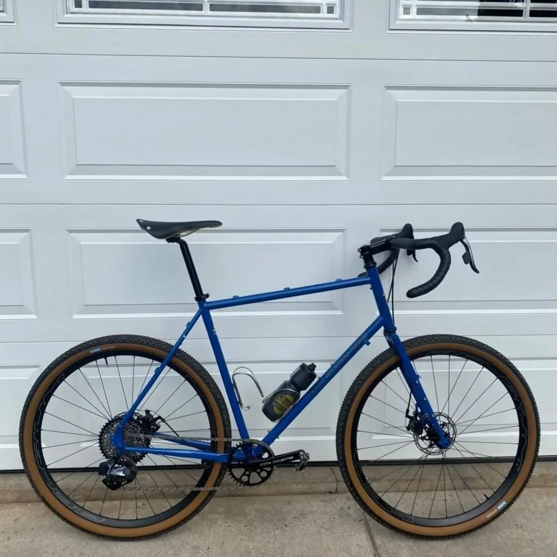 NEW LISTING: HERE WE HAVE A FINE SHOWPIECE FOR THOSE TALL FRIENDS OF MINE.  59cm  @blackmtncycles monster cross. 

Featuring Force AXS XPLR group. Paul brakes/stem/post. Enve gravel bars. White Industries. cranks and BB.  HED Belgium Gs laced wheels 