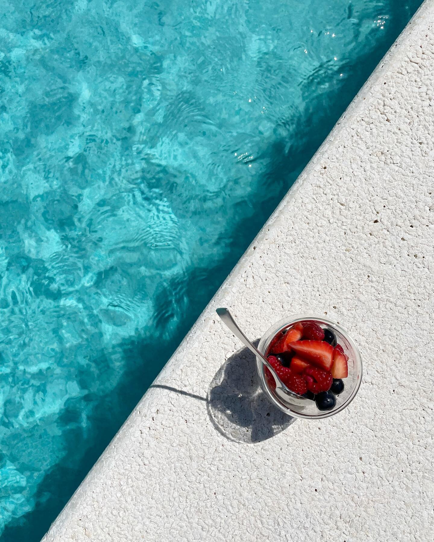 Summer is here 🍓🫐💦