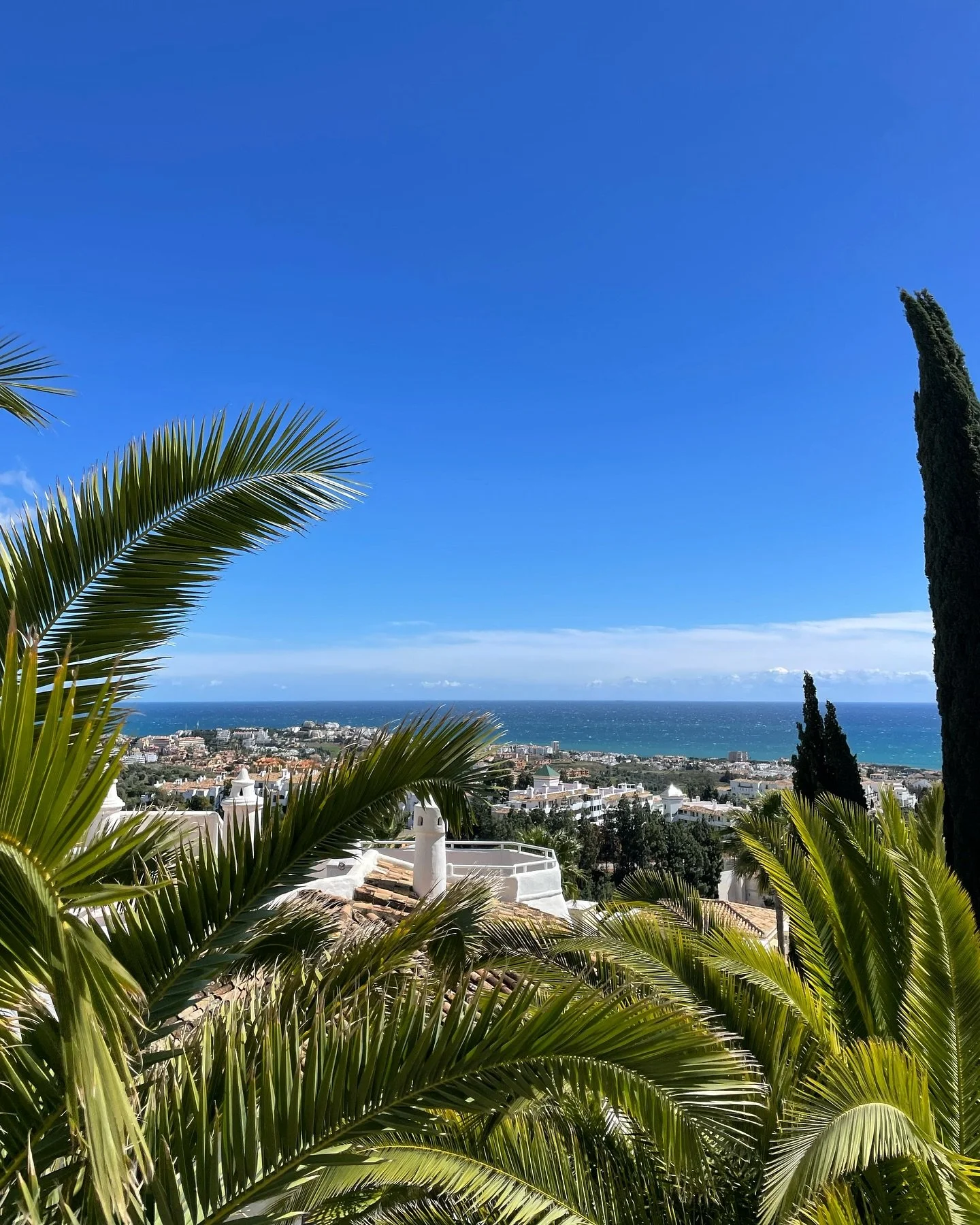 Sunny days in Calahonda 🌞 // We&rsquo;re offering 10% off your stay in April + May when you book with us! Reach out via email or book directly on Airbnb 🤍