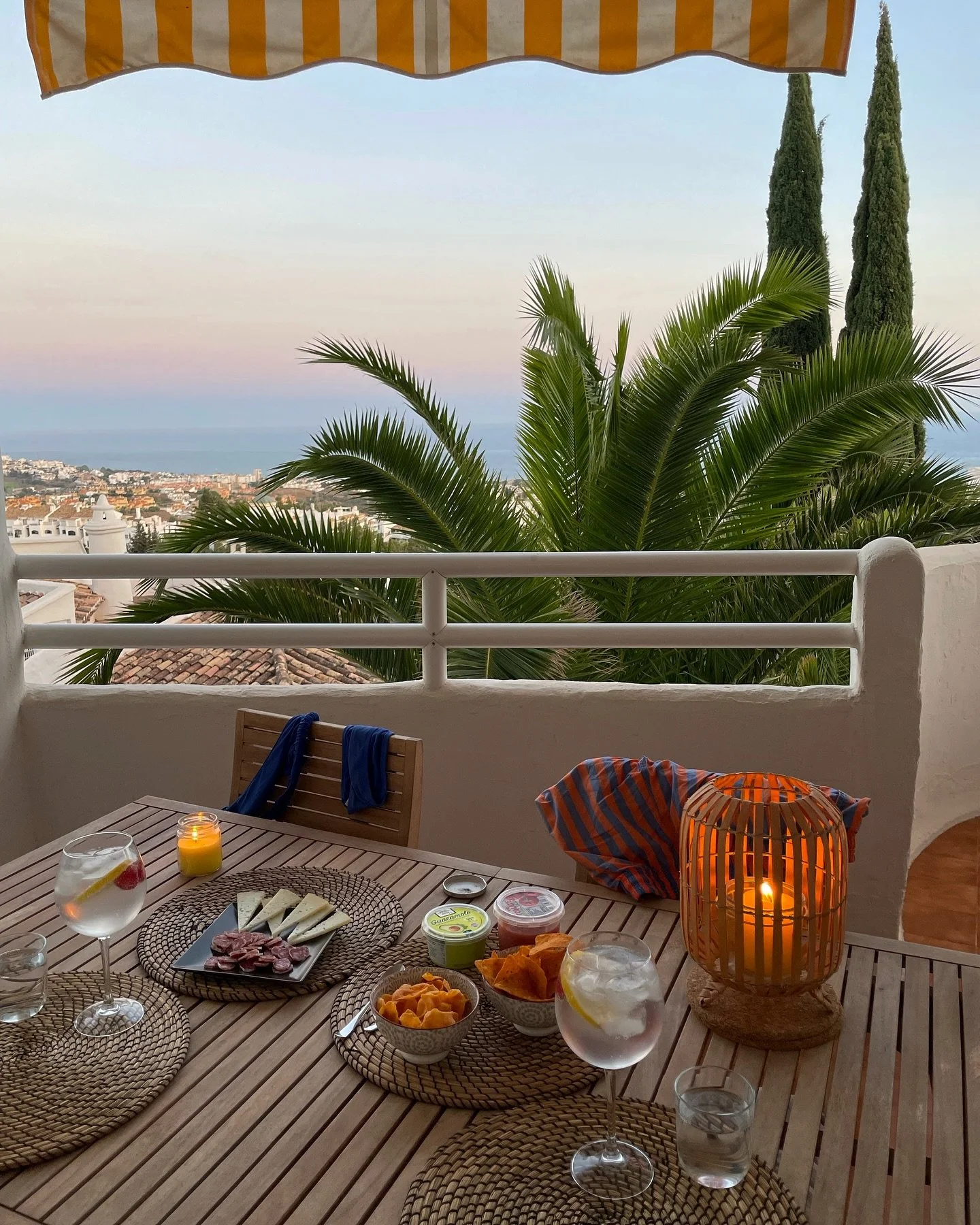 that ~ after being on the beach all day and ready for a snack &amp; cocktail ~ vibe