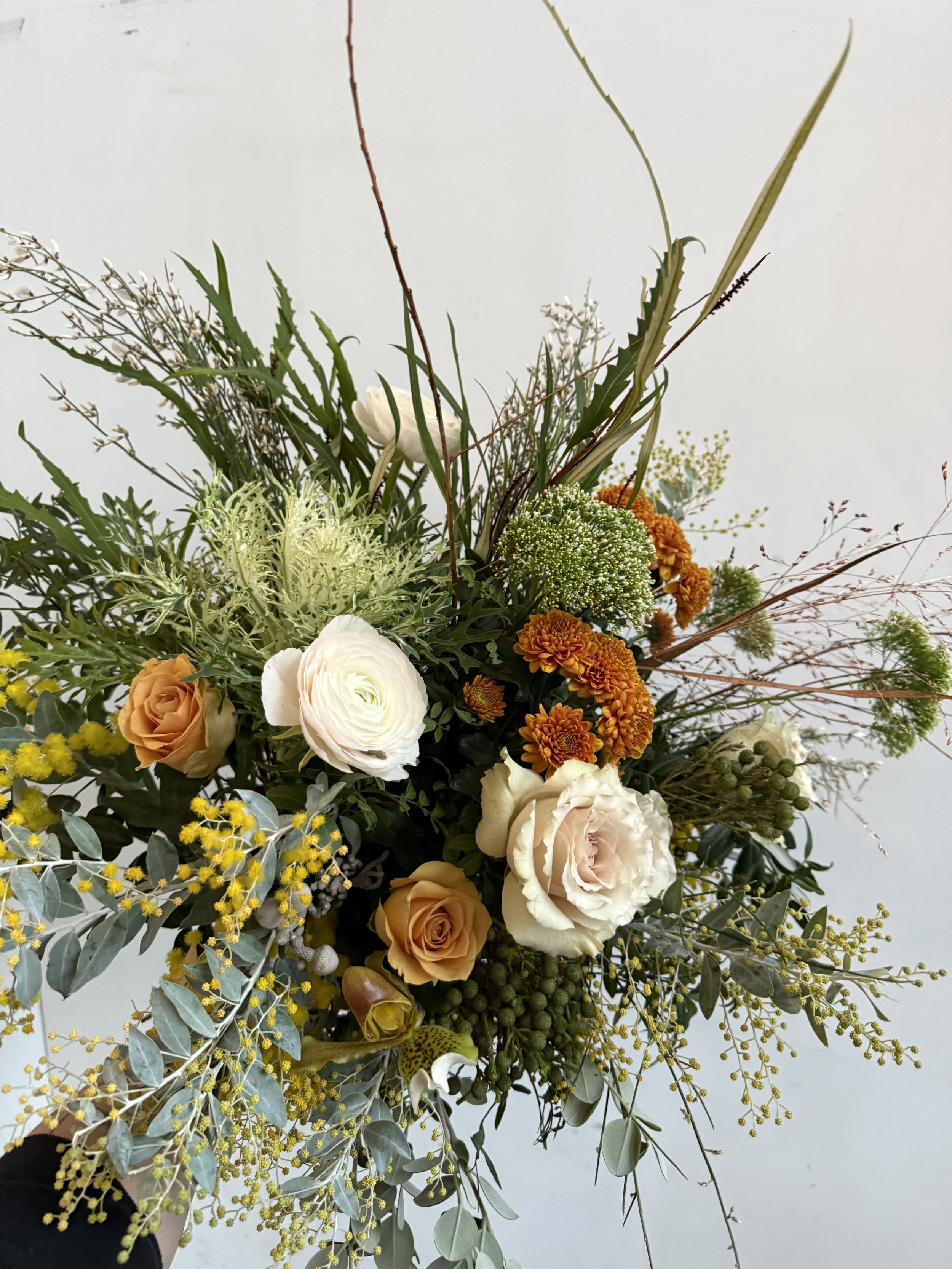 Gaiši Ziedi, Medium