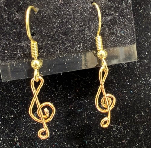 922-26;Earring;’AuMiniTrebleClef’;JonMichelleOriginalDesign;HandCraftedFreeFormAuRoundWireMiniTrebleClef;EarHookAreAuWithBallAndSpring.(1 of 5)