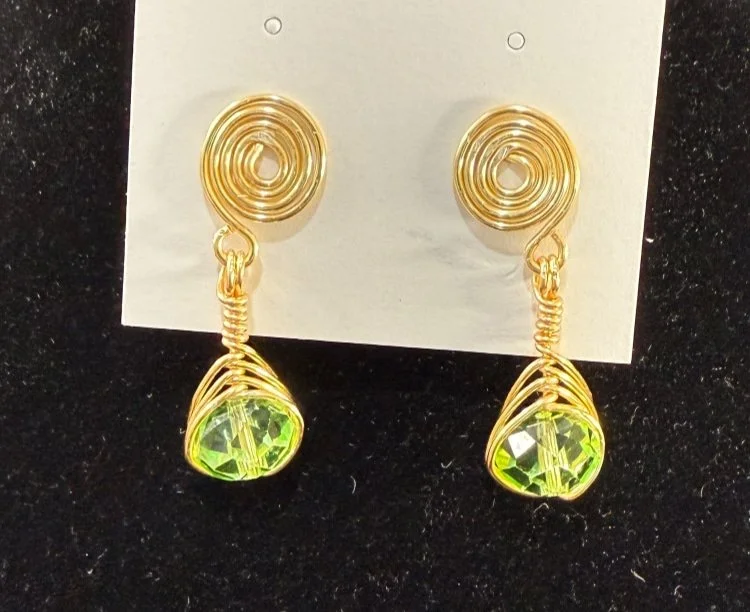 806-26;Earrings;’AuStudSpiralHoldingPaleGreenBead’;UniqueHandCraftedFreeForm;AuClosedSpiralStud;SuspendingAUniqueHandCraftedFreeFormAuUpwardAlternatingHalfVerticalSpiralWireWrapDongleHoldingAGorgeousPaleGreenFacettedRoundCrystalBead;NoEarHookRequired