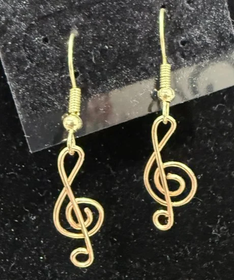 925-26Earring;’AuMiniTrebleClef’;JonMichelleOriginalDesign;HandCraftedFree
FormAuRoundWireMiniTrebleClef;EarHookAreAuWithBallAndSpring.(4 of 5)