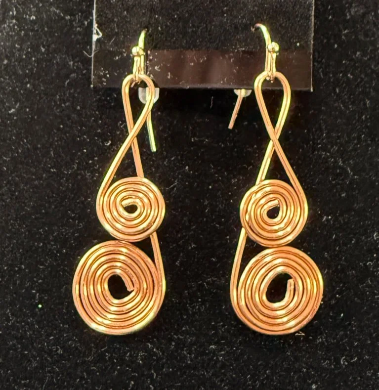 789-26;Earrings;’BrightCuDoubleSpiralingClef’;UniqueHandCraftedFreeFormDesignBrightCuRoundWireShapedIntoSmallClossedSpiralOverALargerClosedSpiral;EarHooksAreBrightCuWithBallAndSpring.(1 of 2)