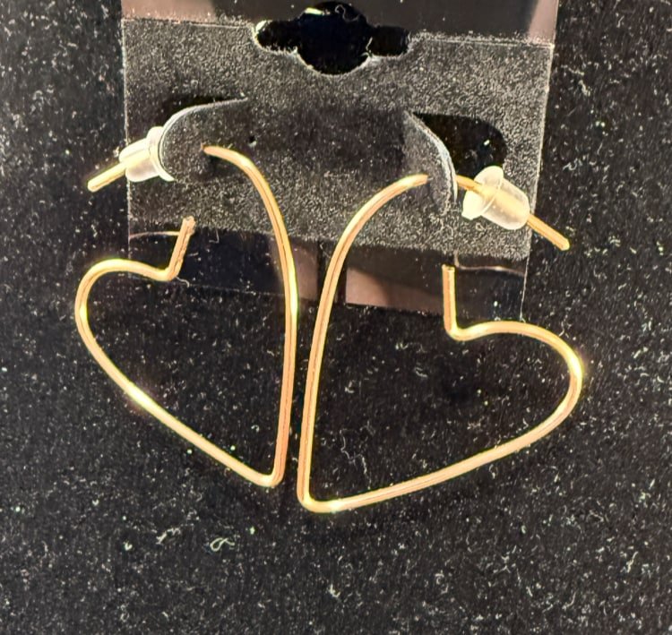 817-26Earrings;’BCuWireHeart;NoEarhook’;AnOriginalJonMichelleDesign;UniqueHandCraftedFreeFormHeartShilouetteBCuRoundWire;NoEarHooksRequired.(3 of 3)