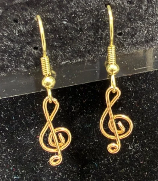 926-26;Earring;’AuMiniTrebleClef’;JonMichelleOriginalDesign;HandCraftedFreeFormAuRoundWireMiniTrebleClef;EarHookAreAuWithBallAndSpring.(5 of 5)